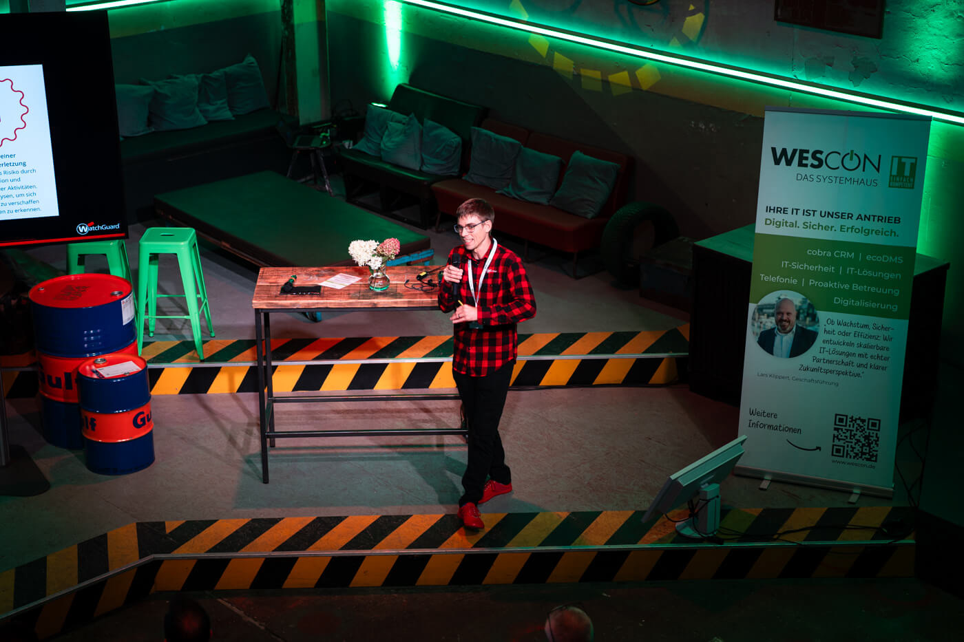 Speaker auf Hausmesse fotografiert