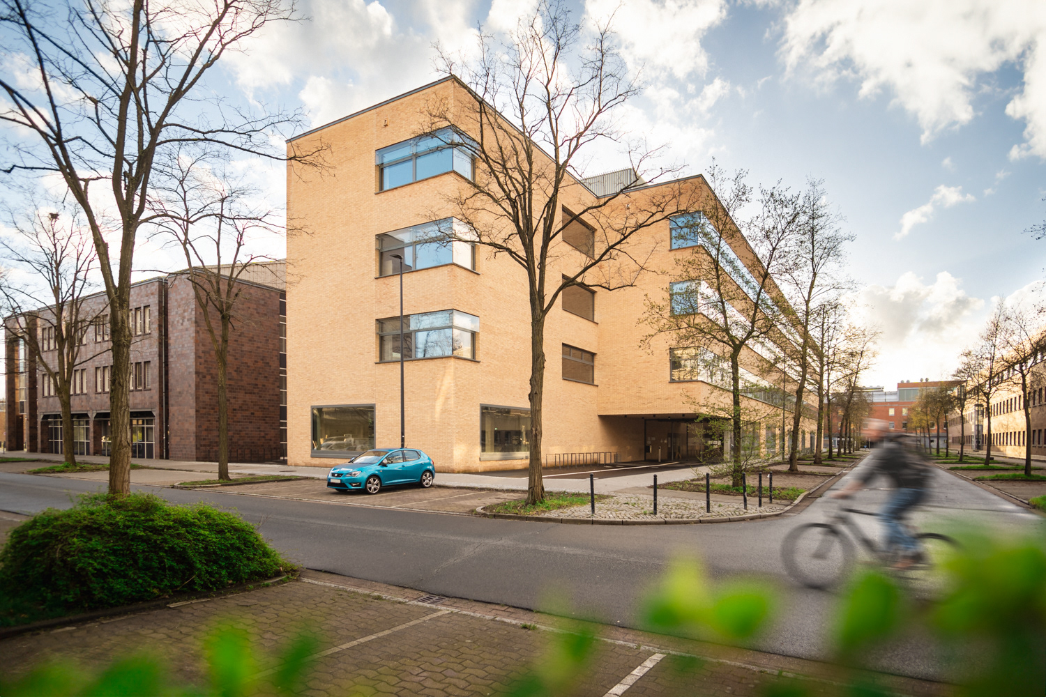 Außenaufnahme des Lehr- und Laborgebäudes BIOM an der Universität Bremen (Architekturfotograf: Philipp Eigner)