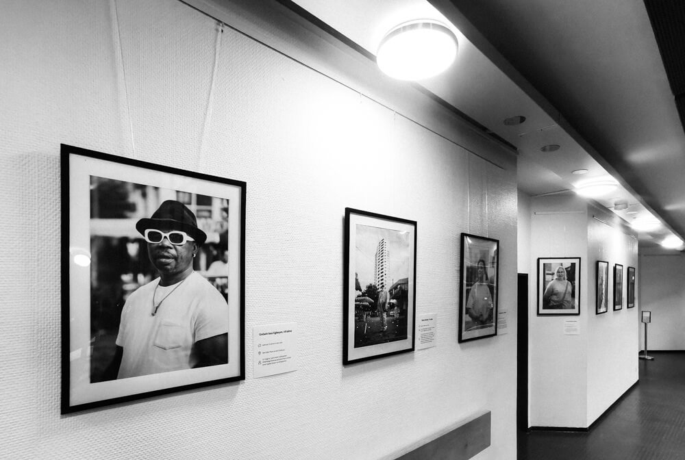 Fotoausstellung Humans of Neue Vahr ausgestellt im Bürgerzentrum Neue Vahr. Eine Auswahl von 12 Porträtfotografien.