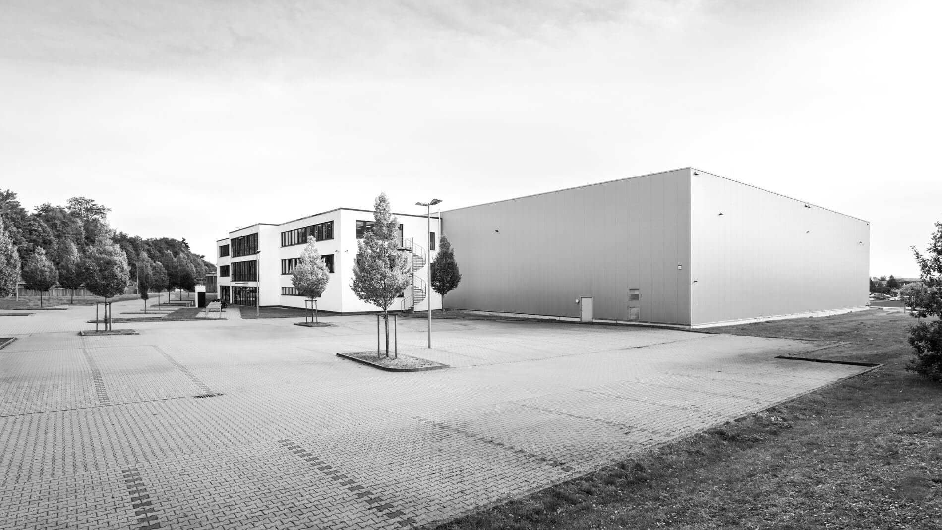 Standortfotografie für M&A: Präsentieren Sie Ihre Unternehmensstandorte im besten Licht für Investoren und Partner. (Hinweis: Gezeigtes Gebäude wurde explizit nicht im Rahmen eines M&A Prozesses aufgenommen)