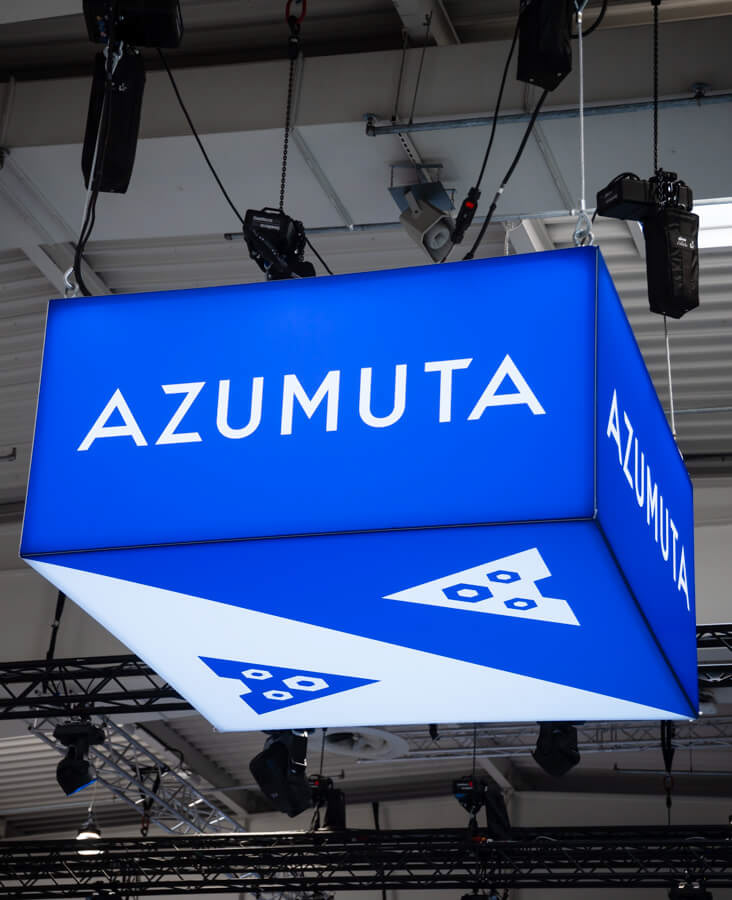 Branding auf Messen und Veranstaltungen prominent fotografiert.