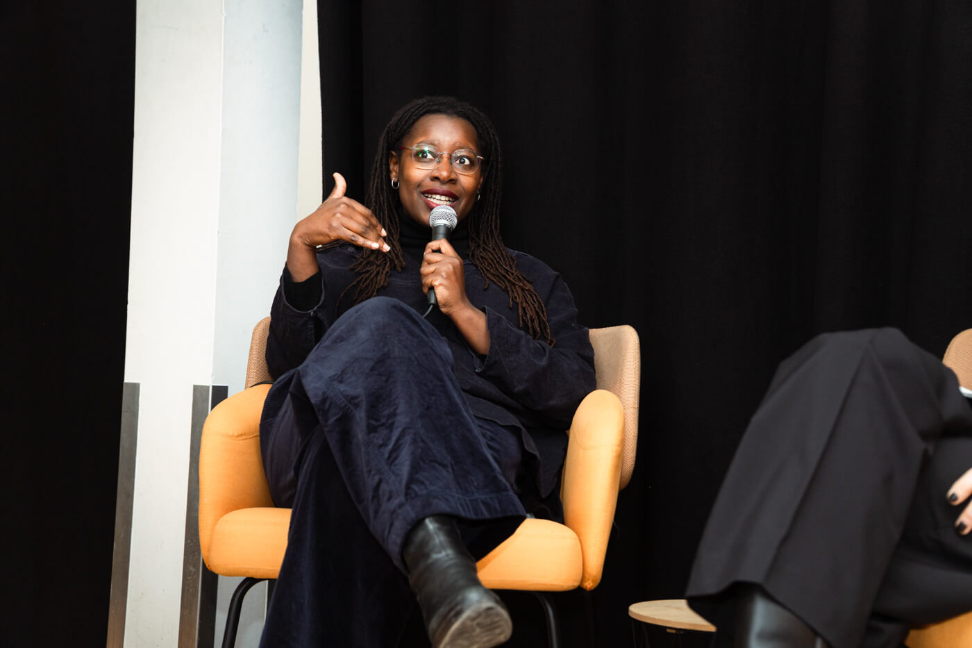 Fotograf für Öffentlichkeitsarbeit. Hier: Foto von Podiumsdikussion.