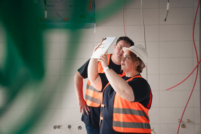 Echte Menschen auf echten Baustellen.