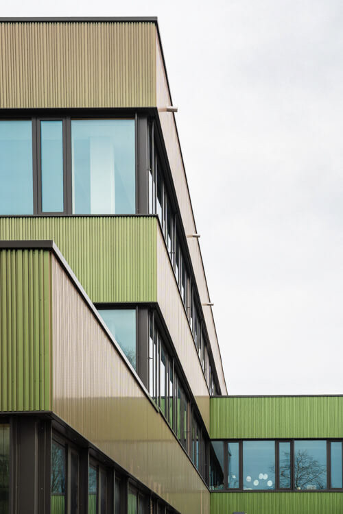 Fluchtlinien der neu gestalteten Außenhülle. Architektur: Arge Trapez Architektur / eggersmende architekten