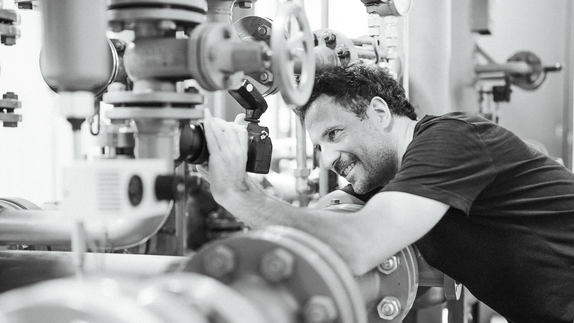 Industriefotograf Philipp Eigner bei der Arbeit für EWE Netz, in Zusammenarbeit mit der Hamburger Agentur Davies Meyer. (Foto: Richard Lerchl)