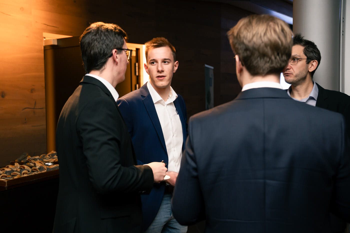 You focus on the leads. I’ll focus on the lens.  Trade fairs are chaotic enough. Let me handle your content creation—from social media snippets to high-end aftermovies—while you close the deals.