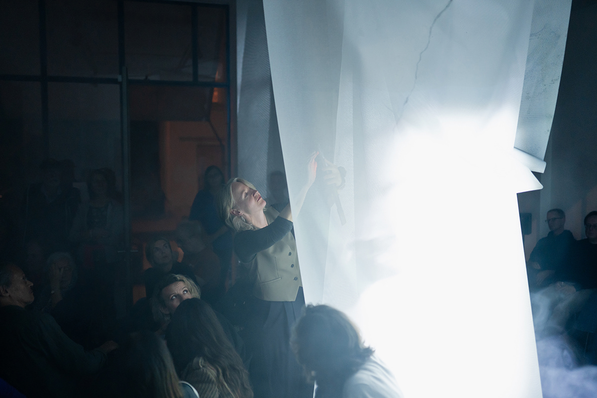 Martina Claussen live Performance Artoxin