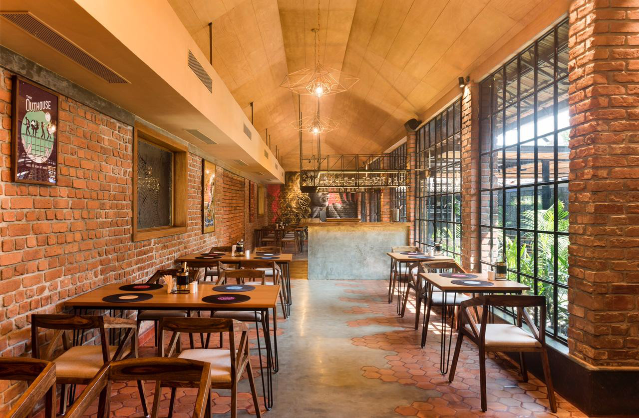 INTERIOR BAR