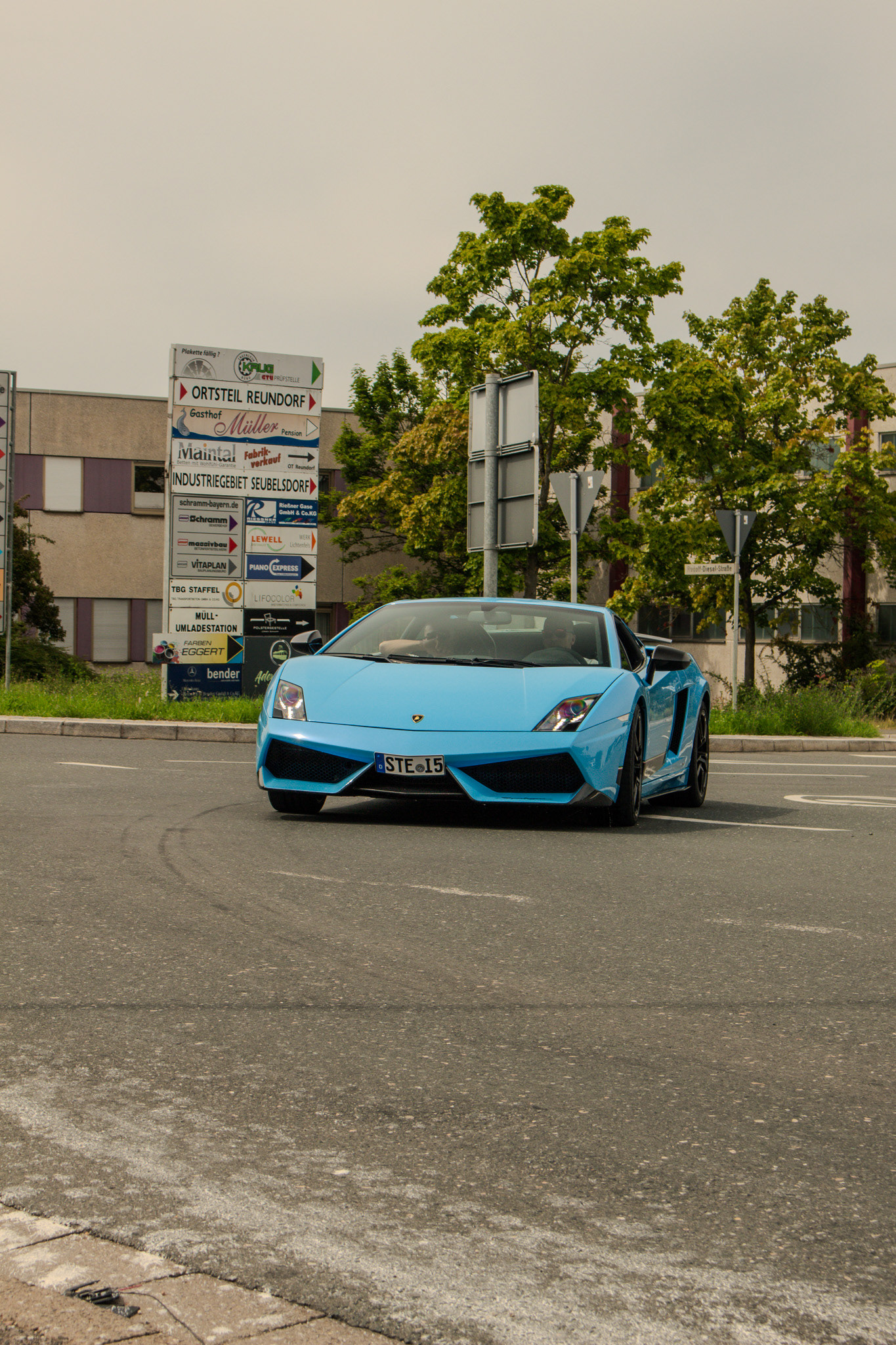 Ein Moment zwischen Ruhe und Bewegung – Präzision in jeder Linie.