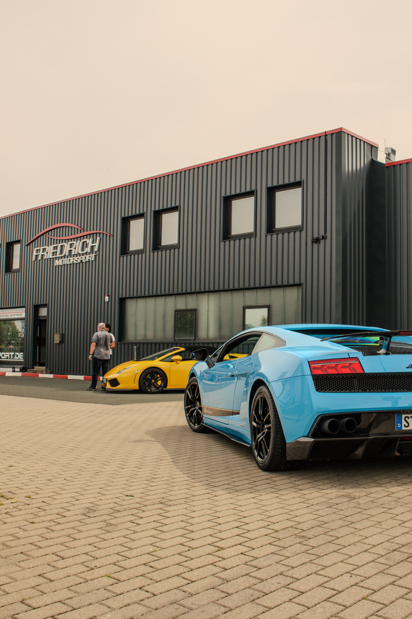 Hinter dem Blau wartet der Klang – 10 Zylinder, 560 PS.