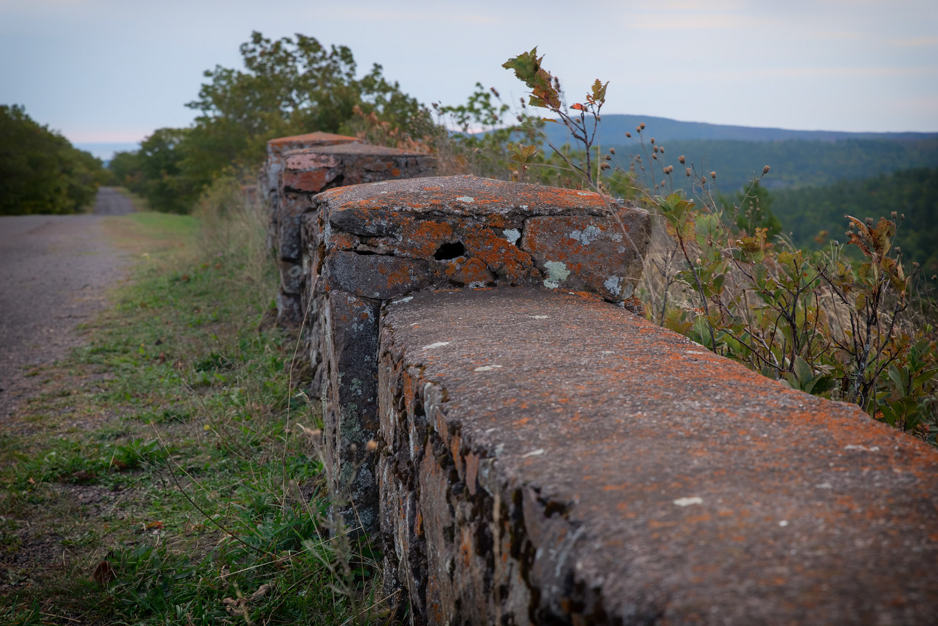 "Ancient" Walls: Walls assembled during the Great Depression to keep the tourists safe.