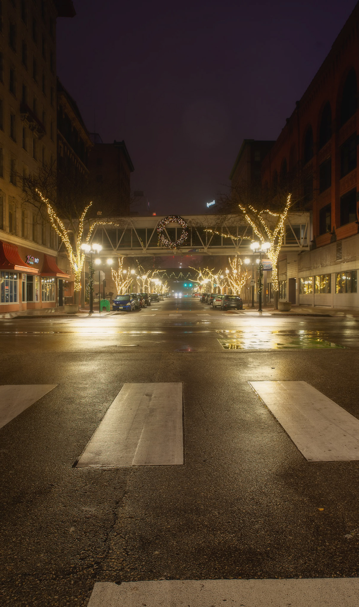 Taking Advantage of Fog Advisory - Christmas Lights: With the recent warm front, it's a recipe for fog this time of year. Taking advantage of time off to scoot downtown to get some of the lights in the fog.