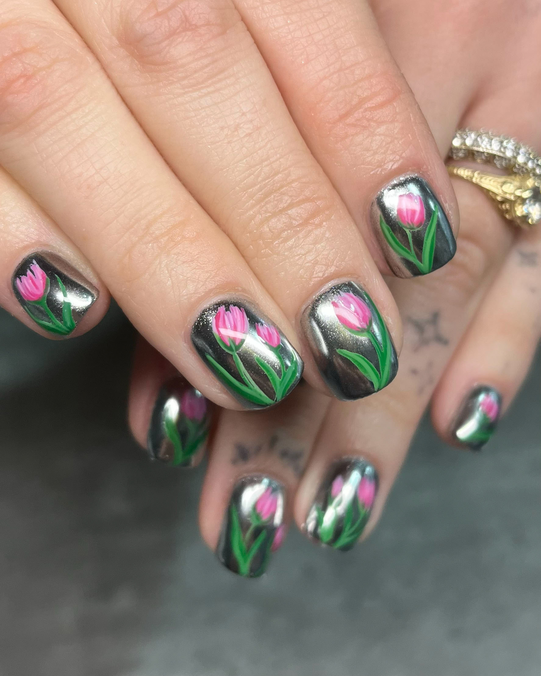 Georgia | Tulips over Silver Chrome