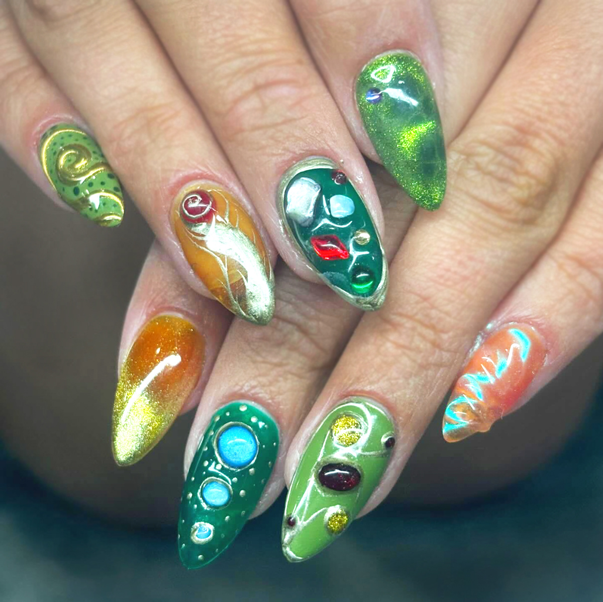 Tauvi | Green Gemstones