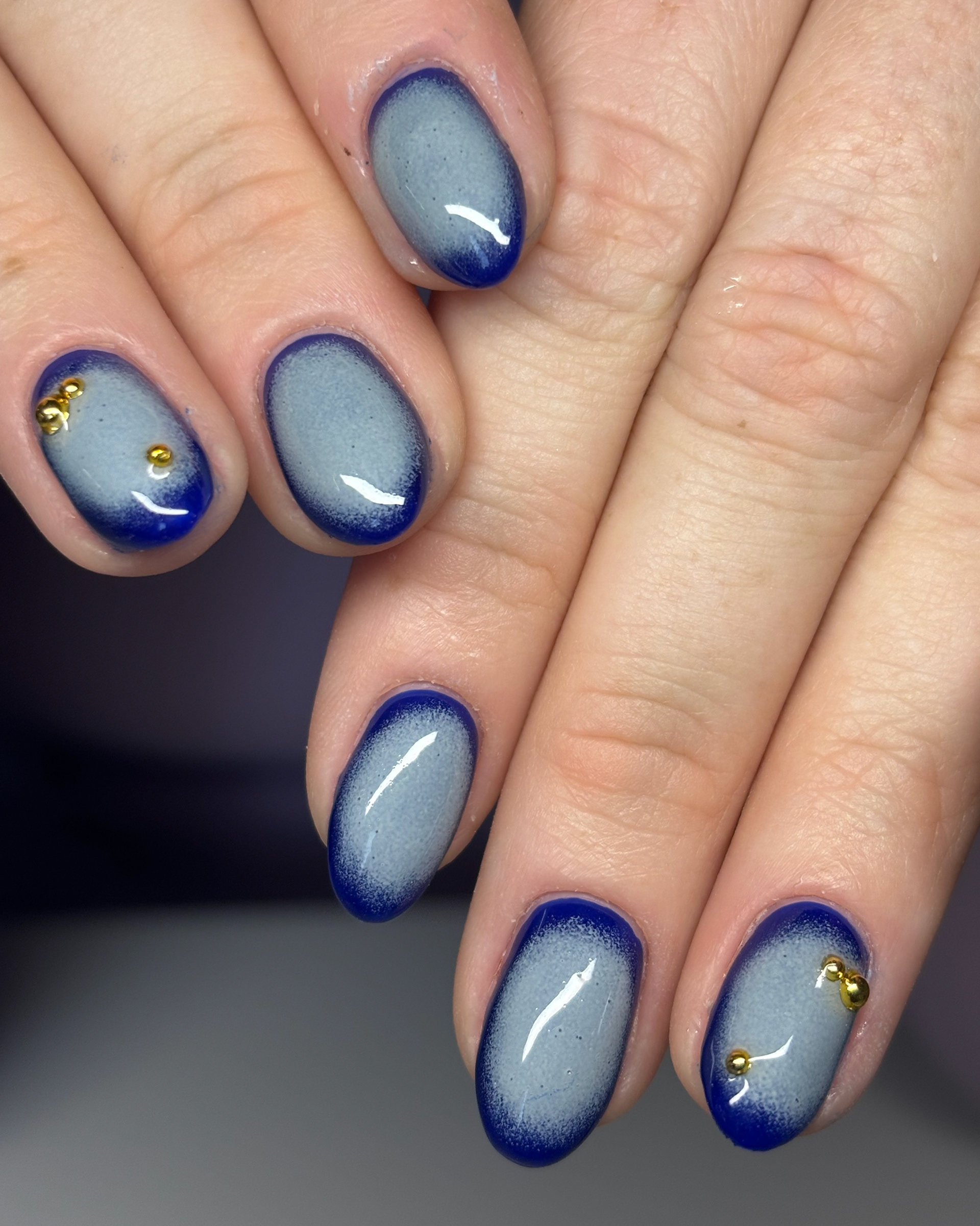 Tauvi | Grey Aura on Blue