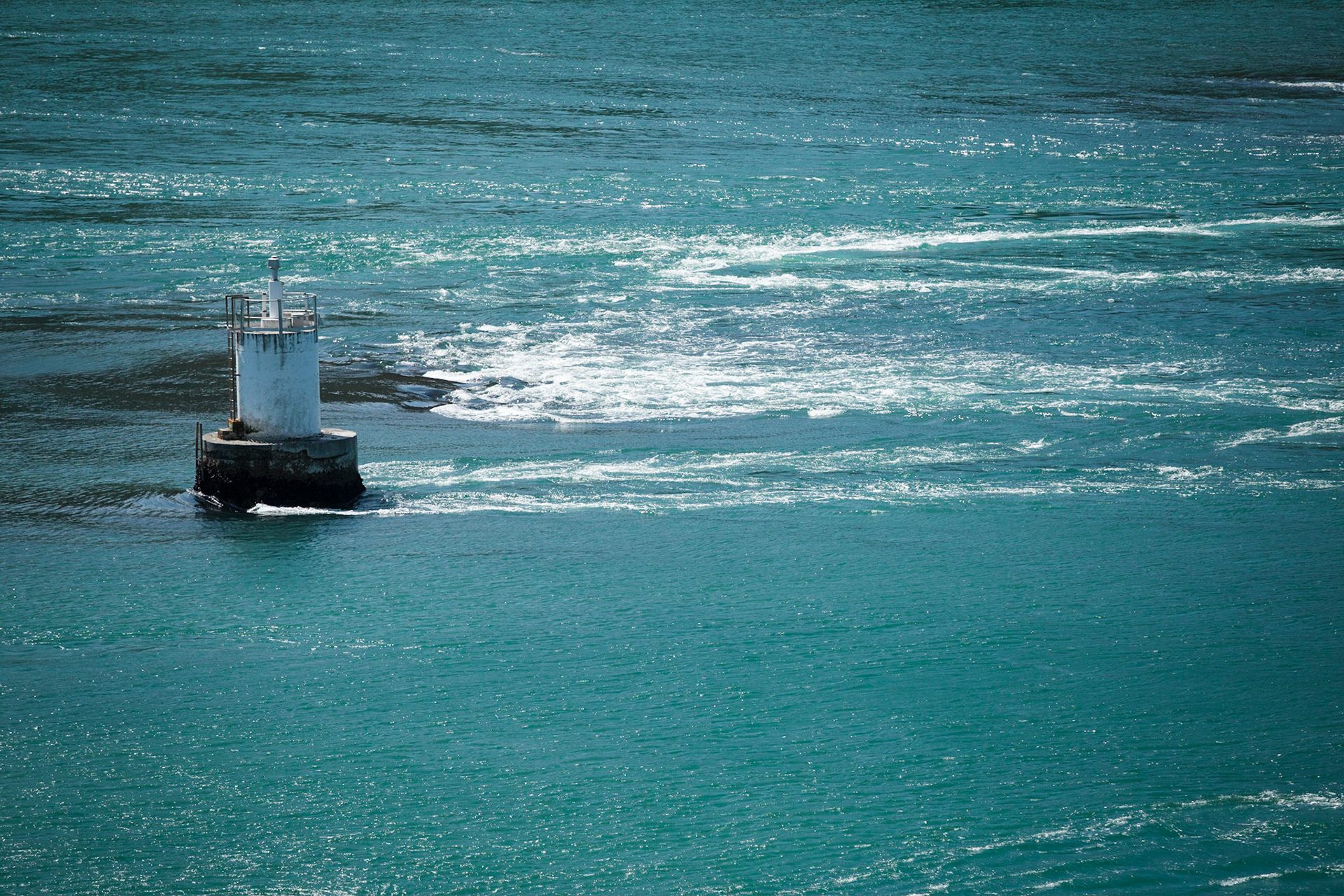 The tidal surges at French Pass
