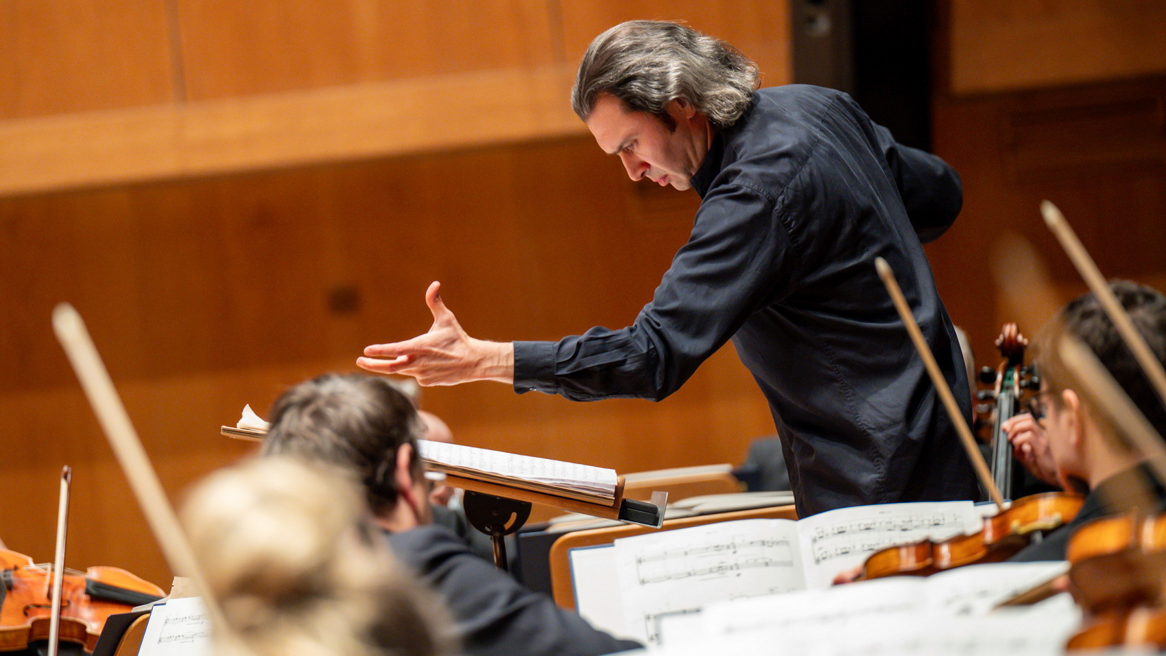 Vladimir Jurowski dirigiert das Rundfunksinfonie Orchester Berlin