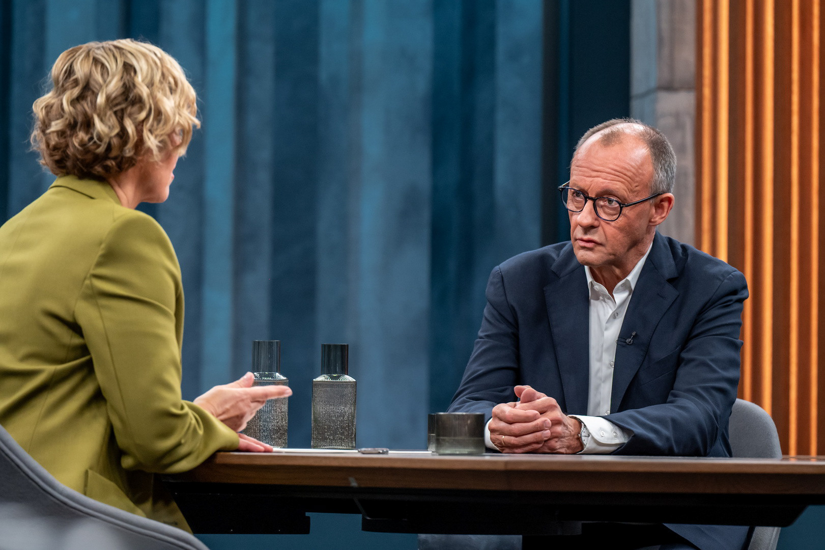Bundeskanzler Friedrich Merz (CDU) bei Caren Miosga