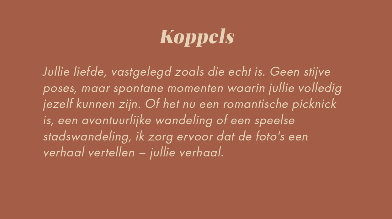 Koppel geniet van een romantisch moment tijdens een picknick in het park.