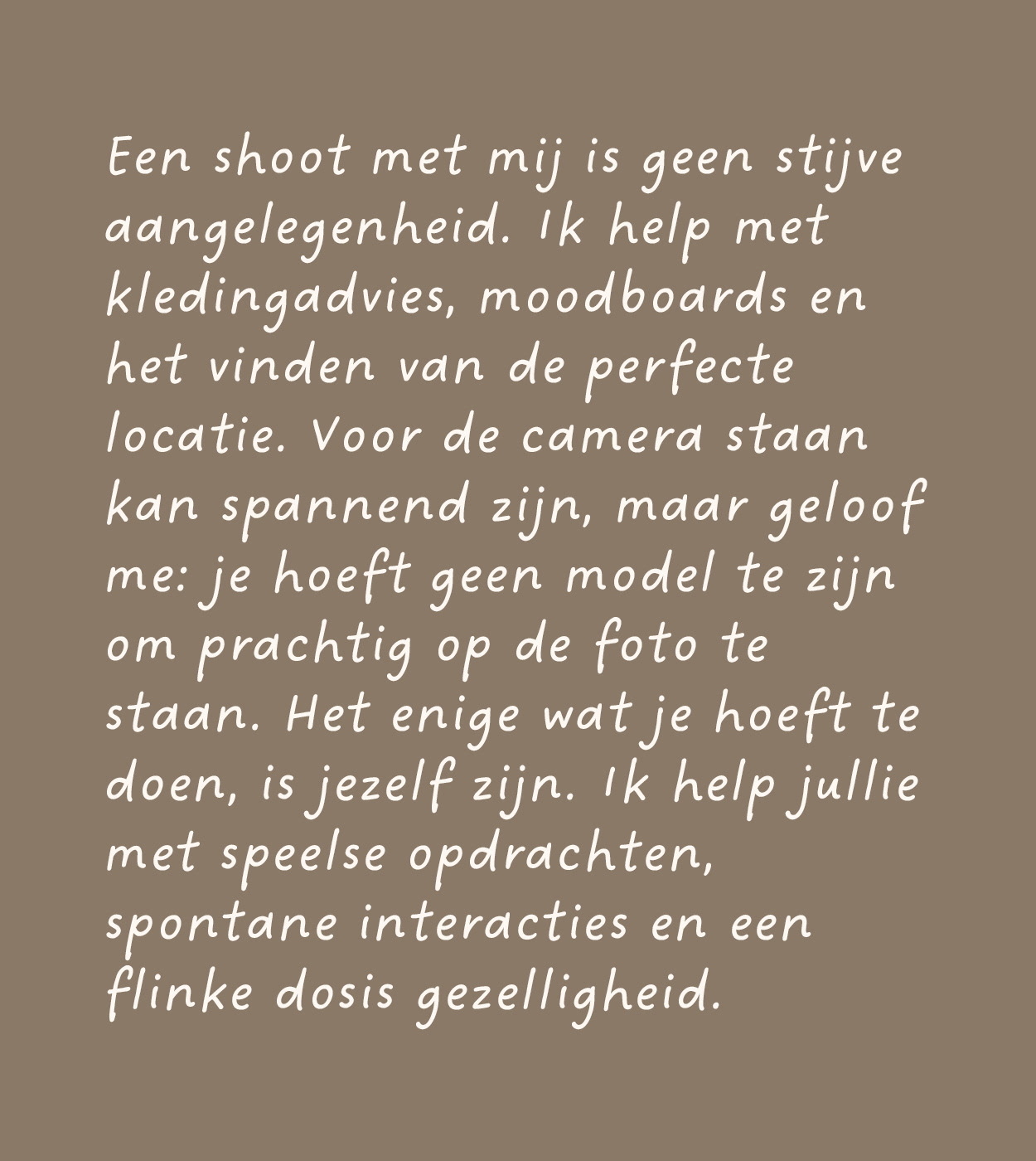 Fotograaf Jesca legt uit hoe ze koppels begeleidt met speelse opdrachten en kledingadvies.