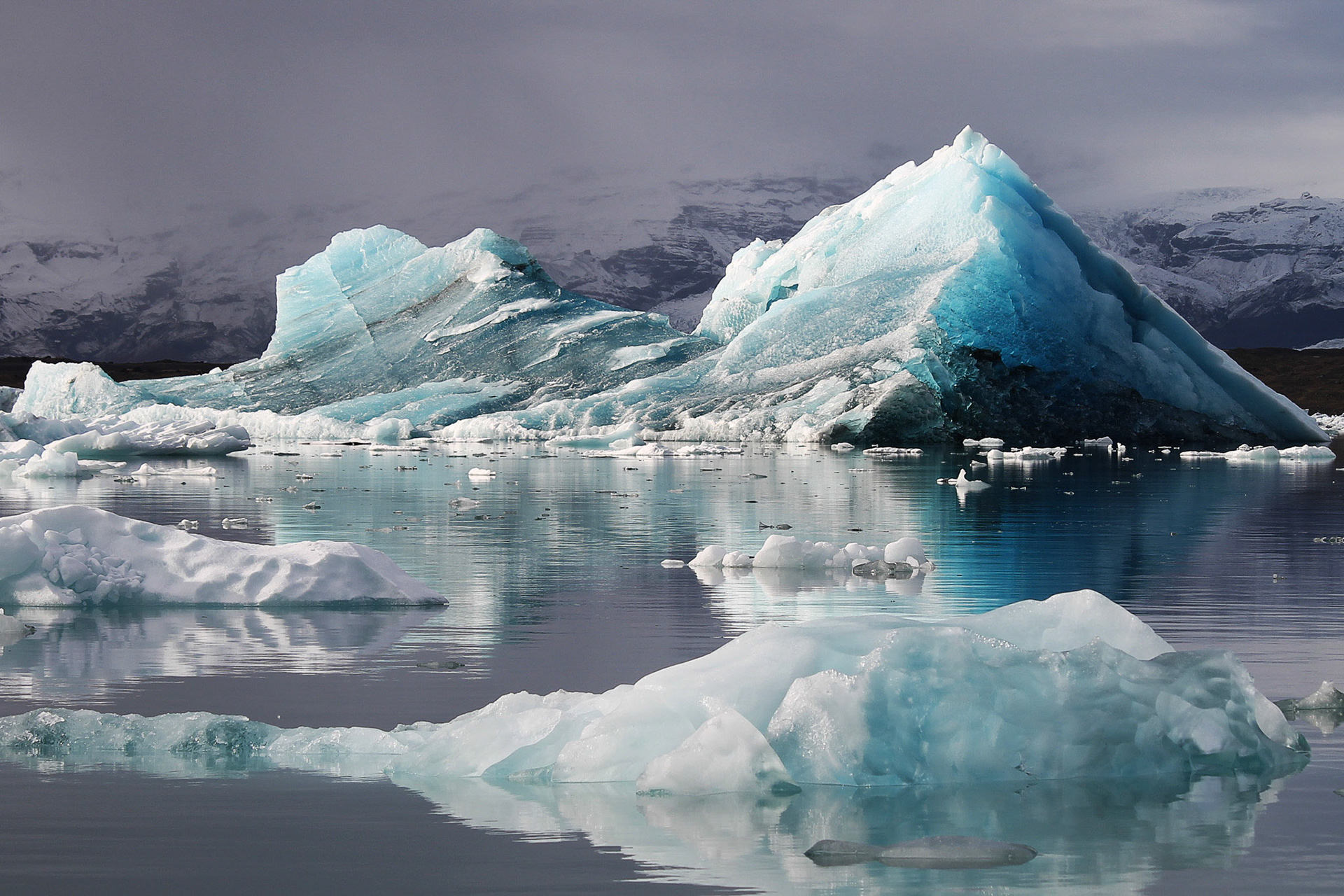 Jokulsarlon blue iceberg