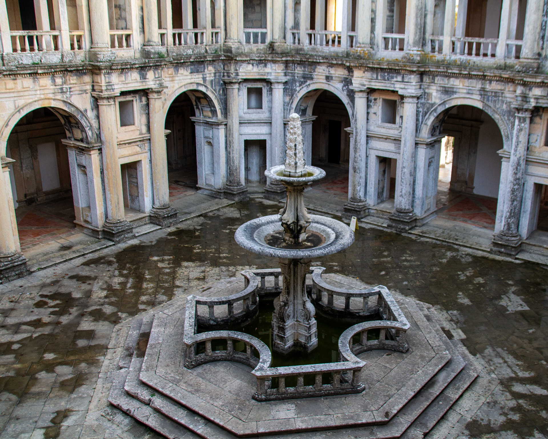 Tomar castle cloister