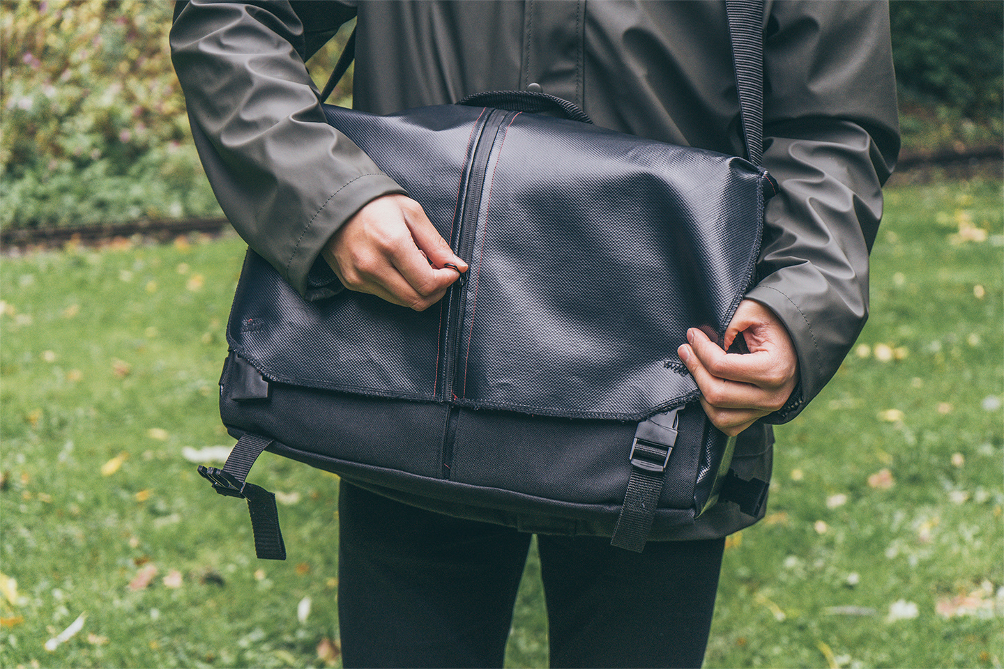 Samson Chung | Industrial Design - F/11 Messenger Bag