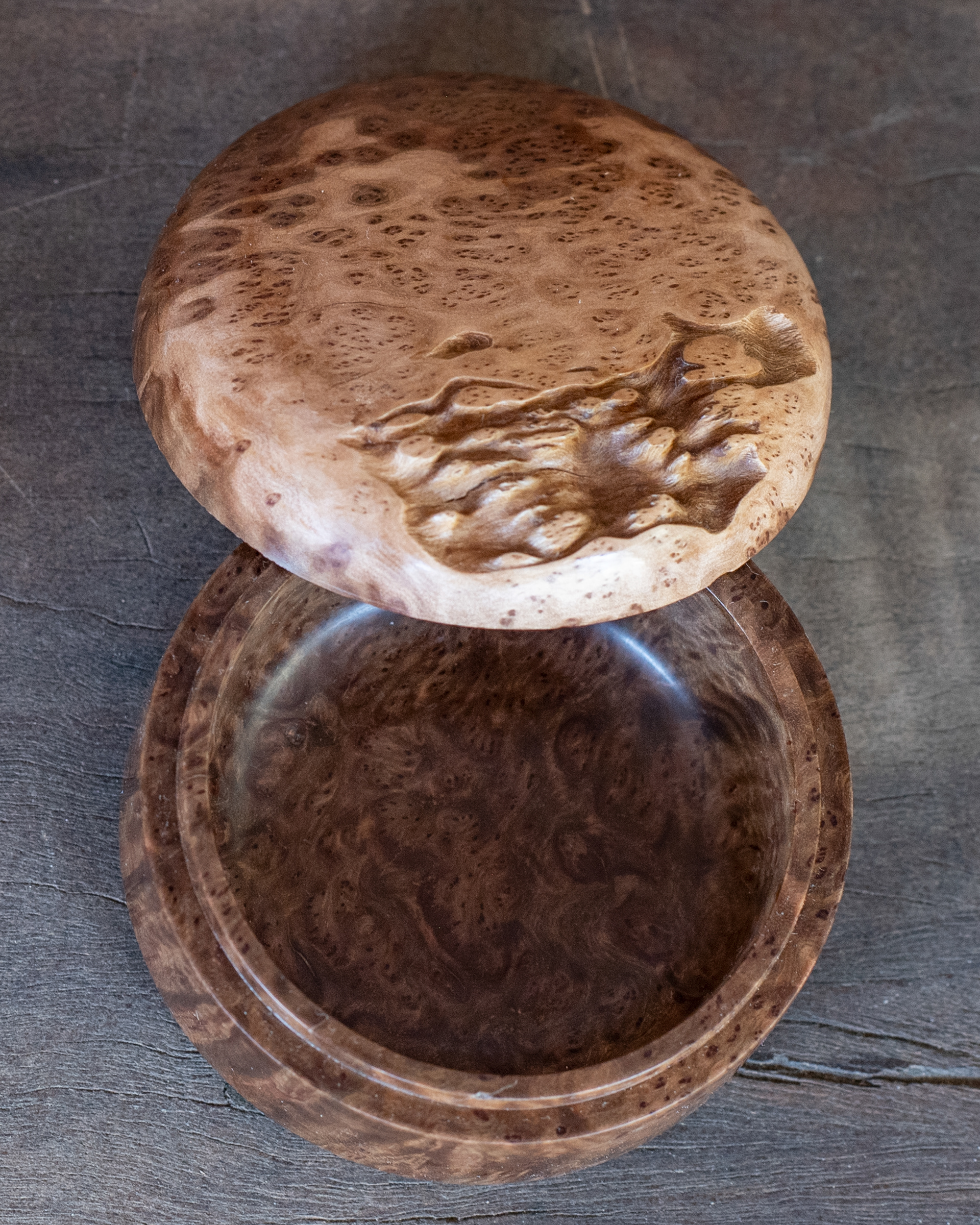 3. BOX WITH LID, Red Morrel, 8x5cm