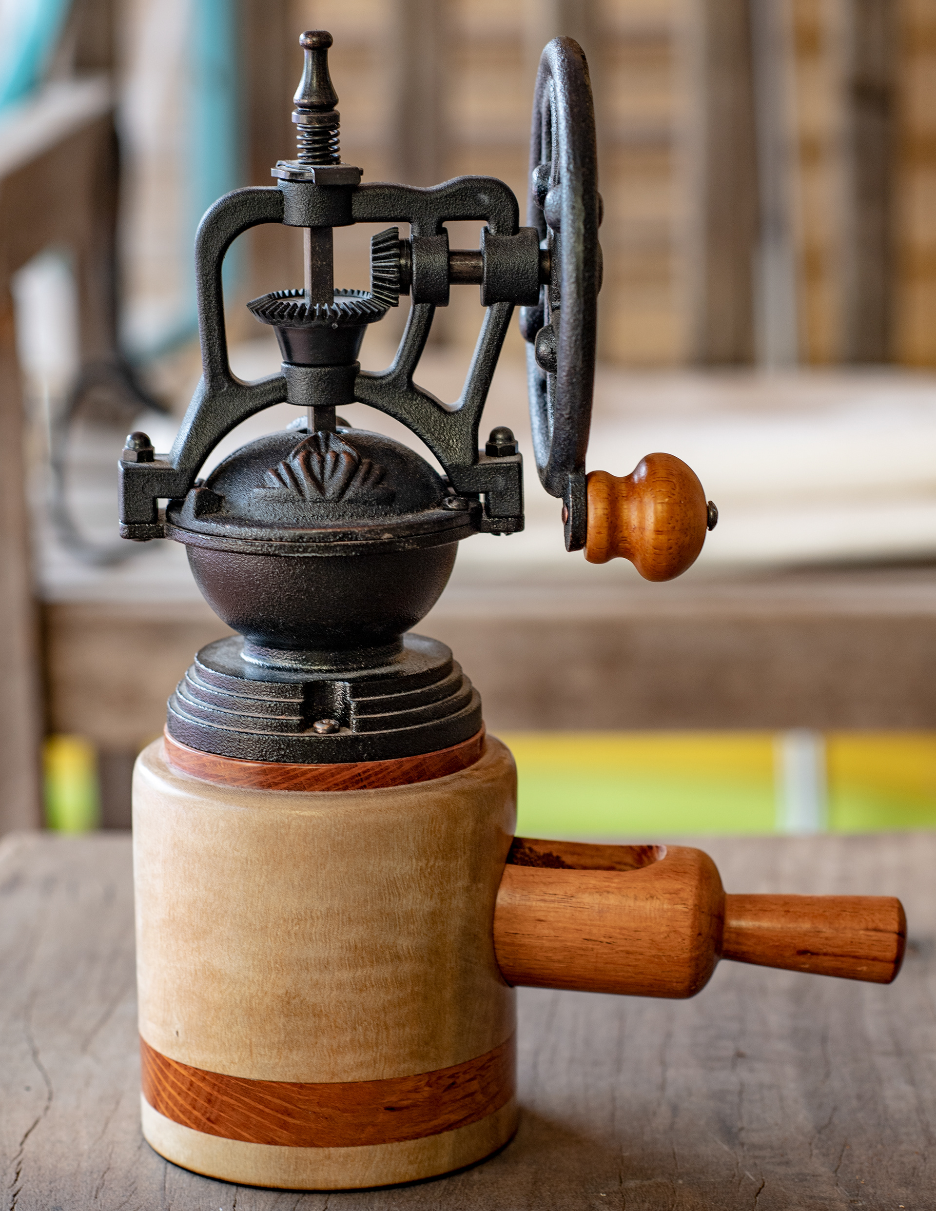 1. COFFEE GRINDER, Olive & Sheok, 15x29cm