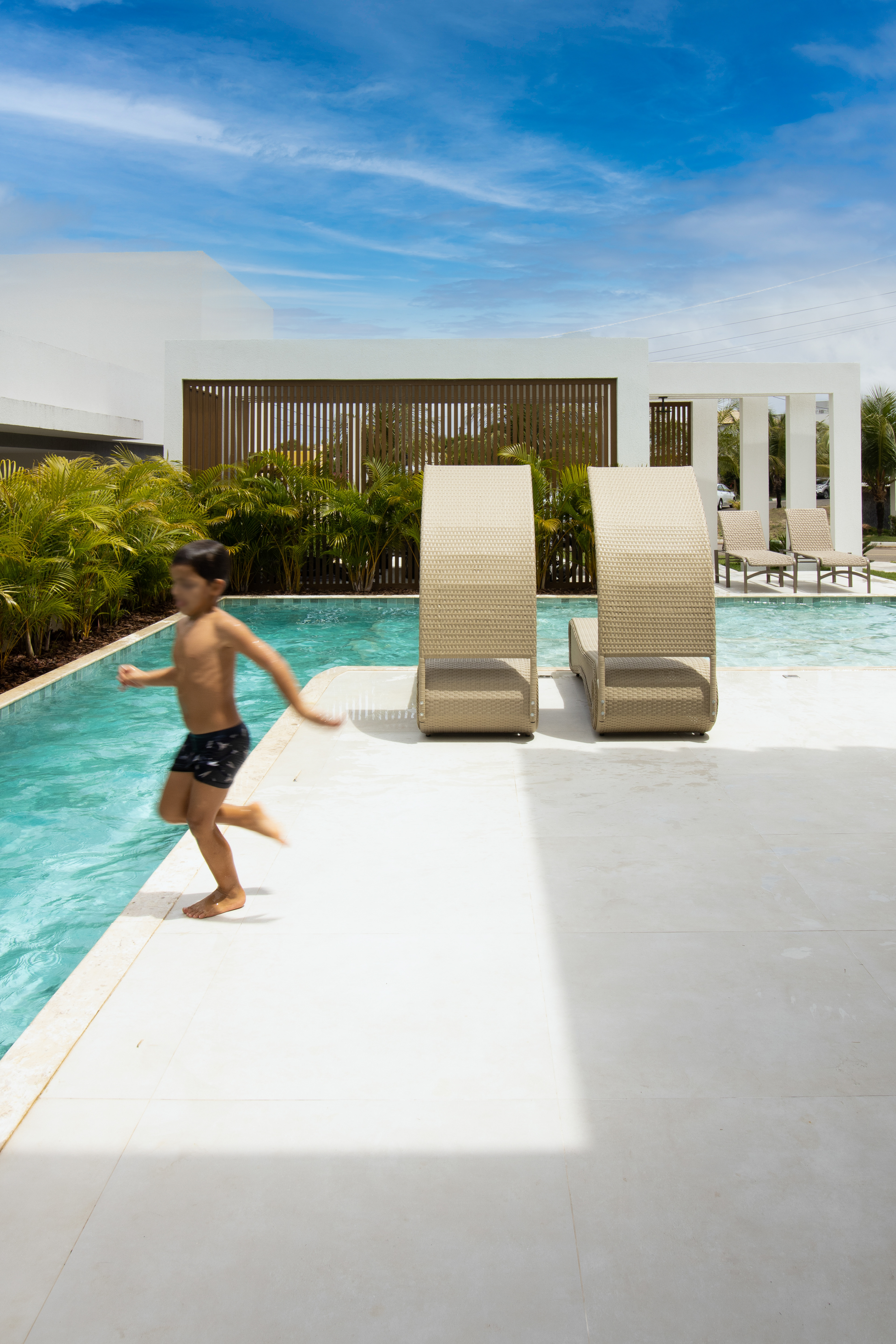 PARAÍSO DOS LAGOS House. By Tiago Bezerra Architects