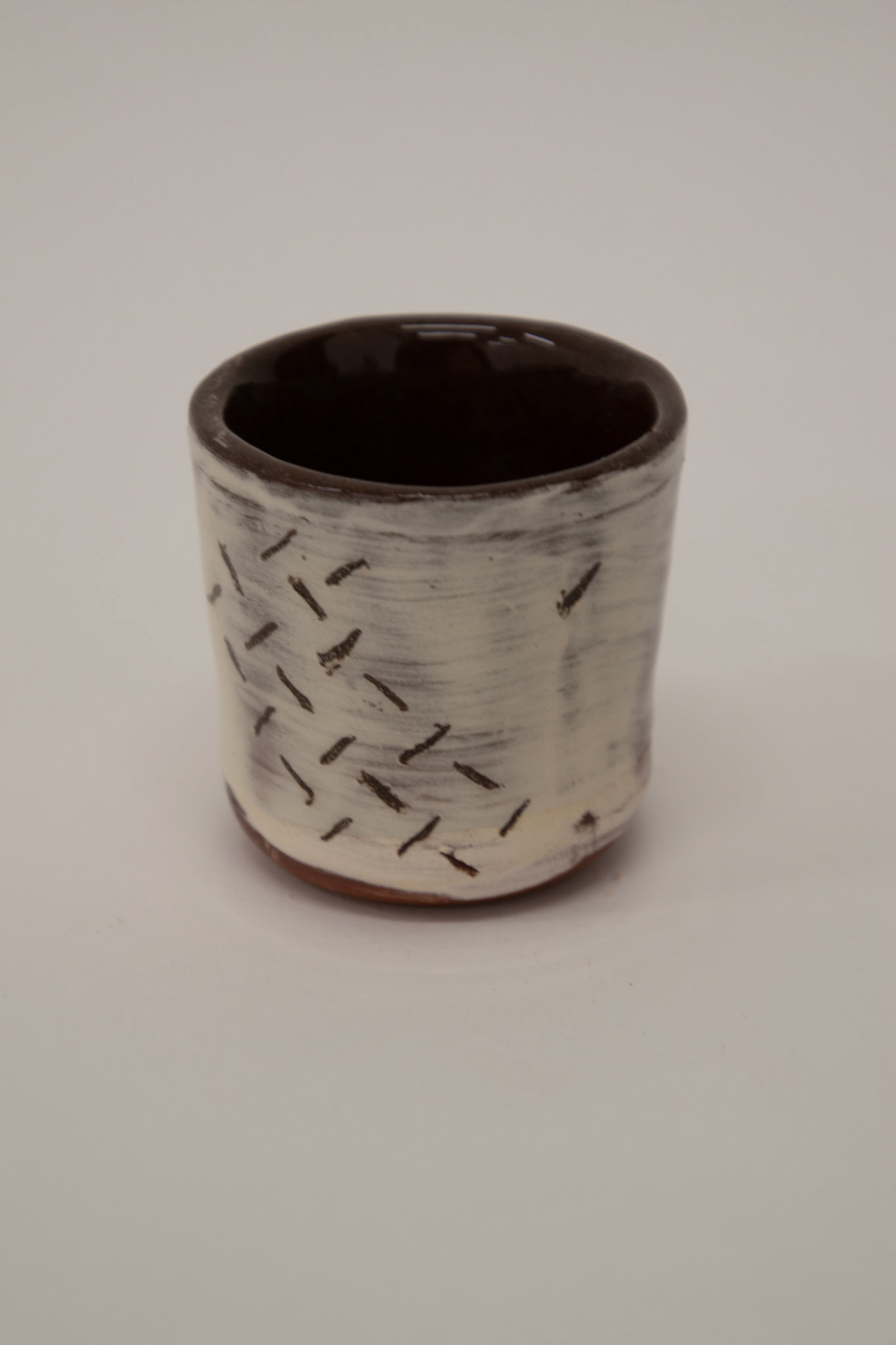 Clear shiny glaze on top of sgraffito white slip from frottage