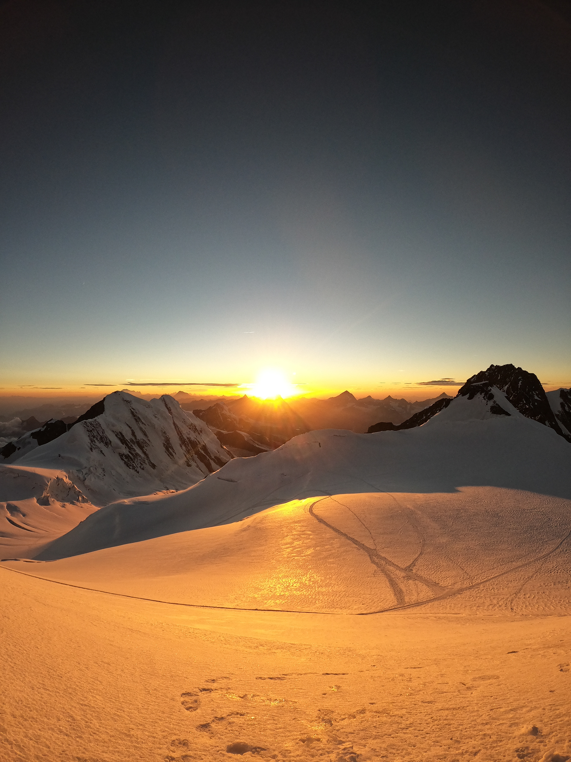 Sonnenuntergang auf der Capanna Regina Margherita 4555m