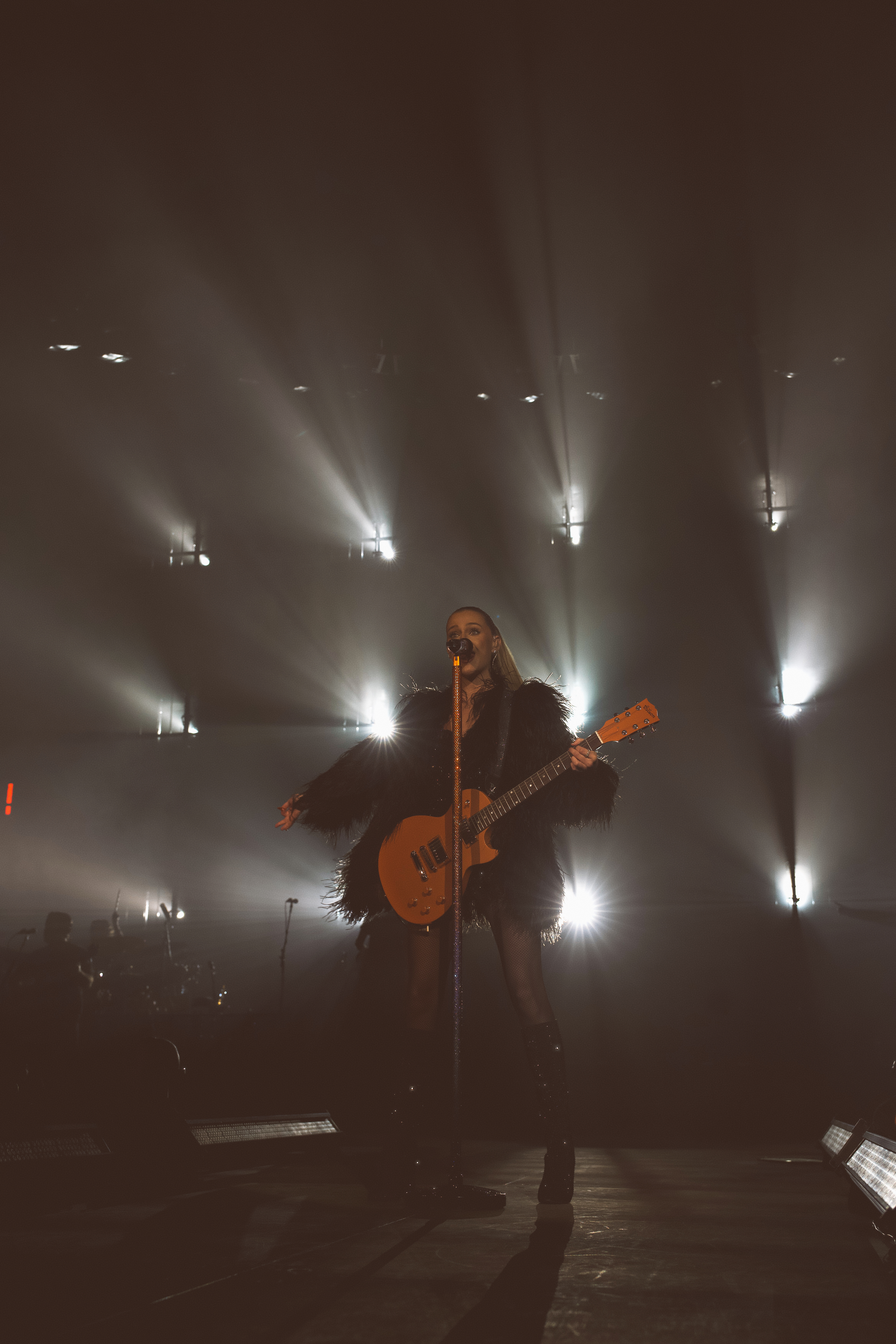 KELSEA BALLERINI - BRISBANE ENTERTAINMENT CENTRE