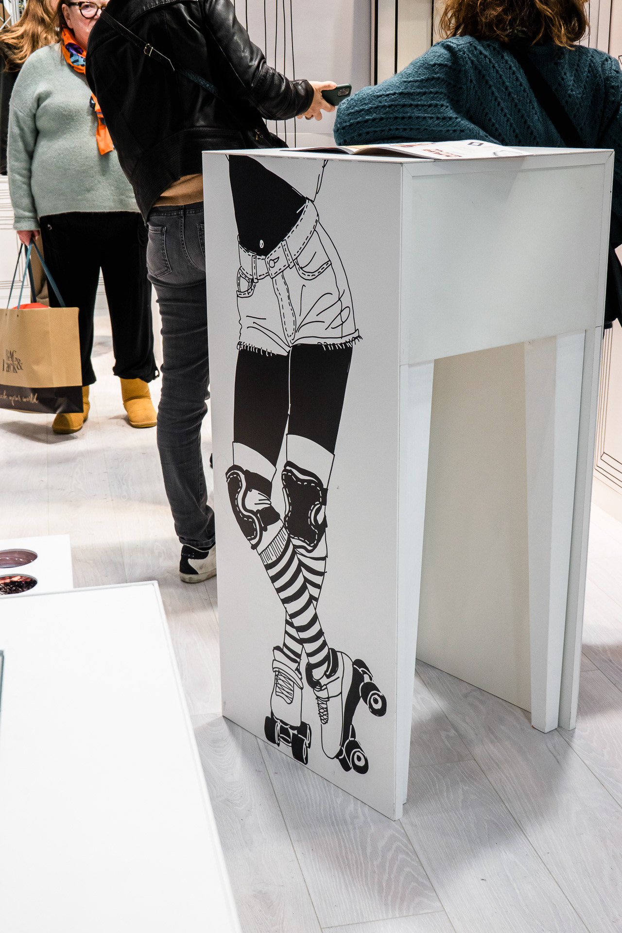 Mange-debout Derby-girl - Stand PCB Création au salon SIRHA 2023