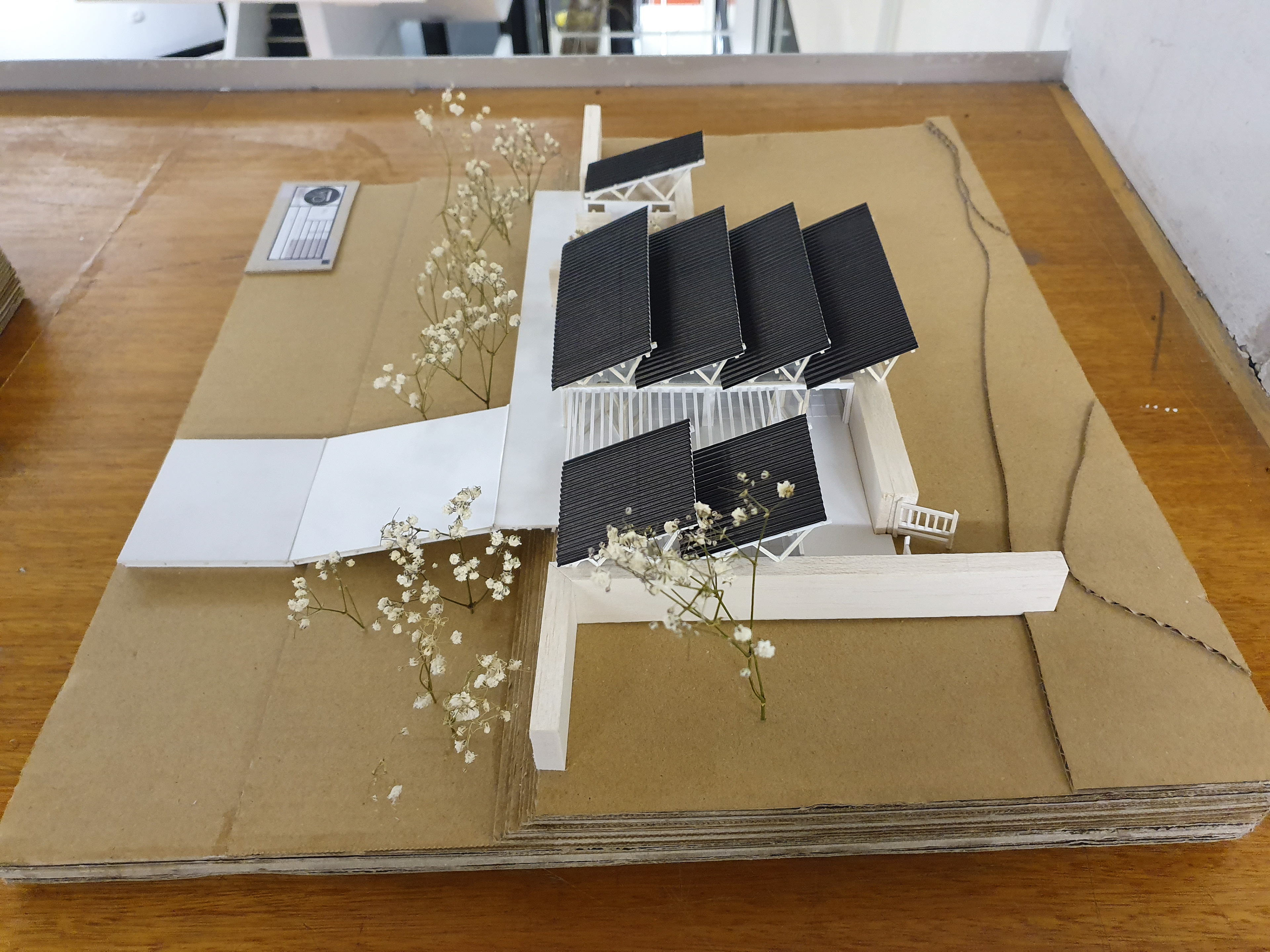 1:100 Model Side