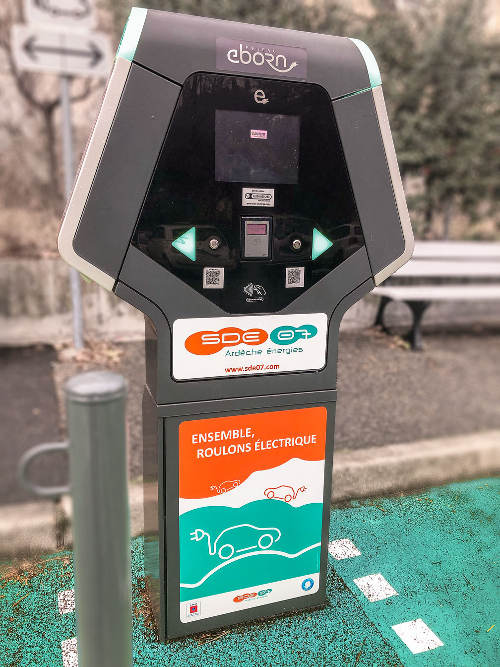 Borne de recharge électrique