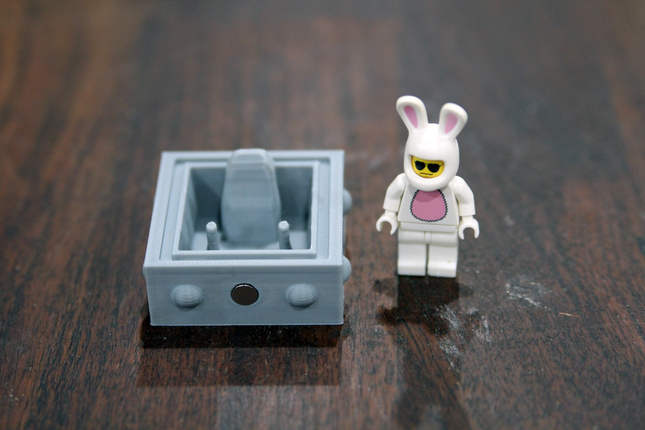 Square Cockpit with Bunny Pilot Minifigure