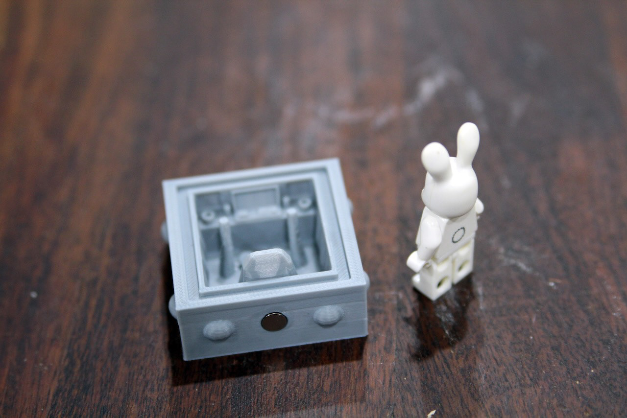 Square Cockpit with Bunny Pilot Minifigure