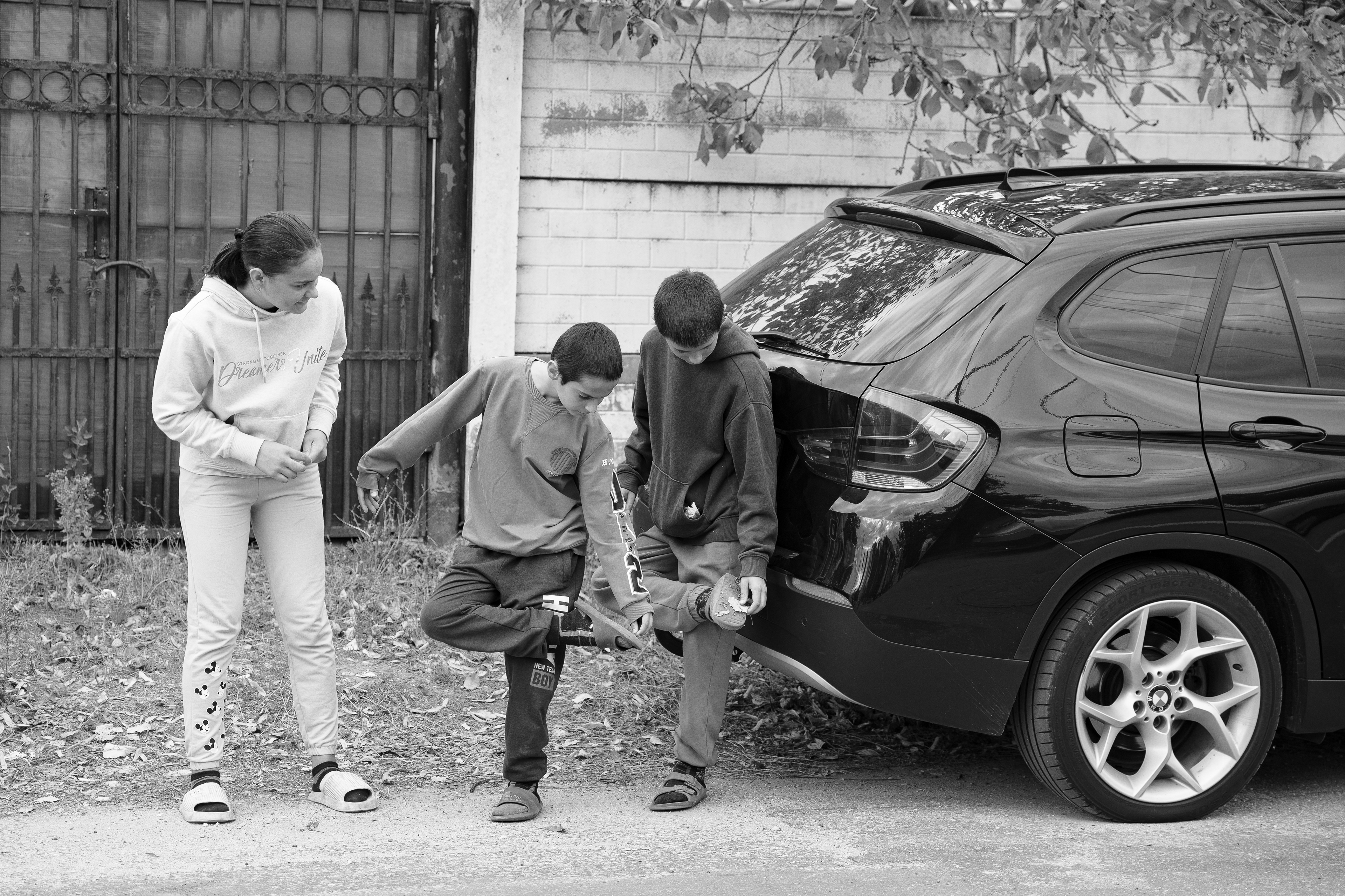 Families, gestures, looks.