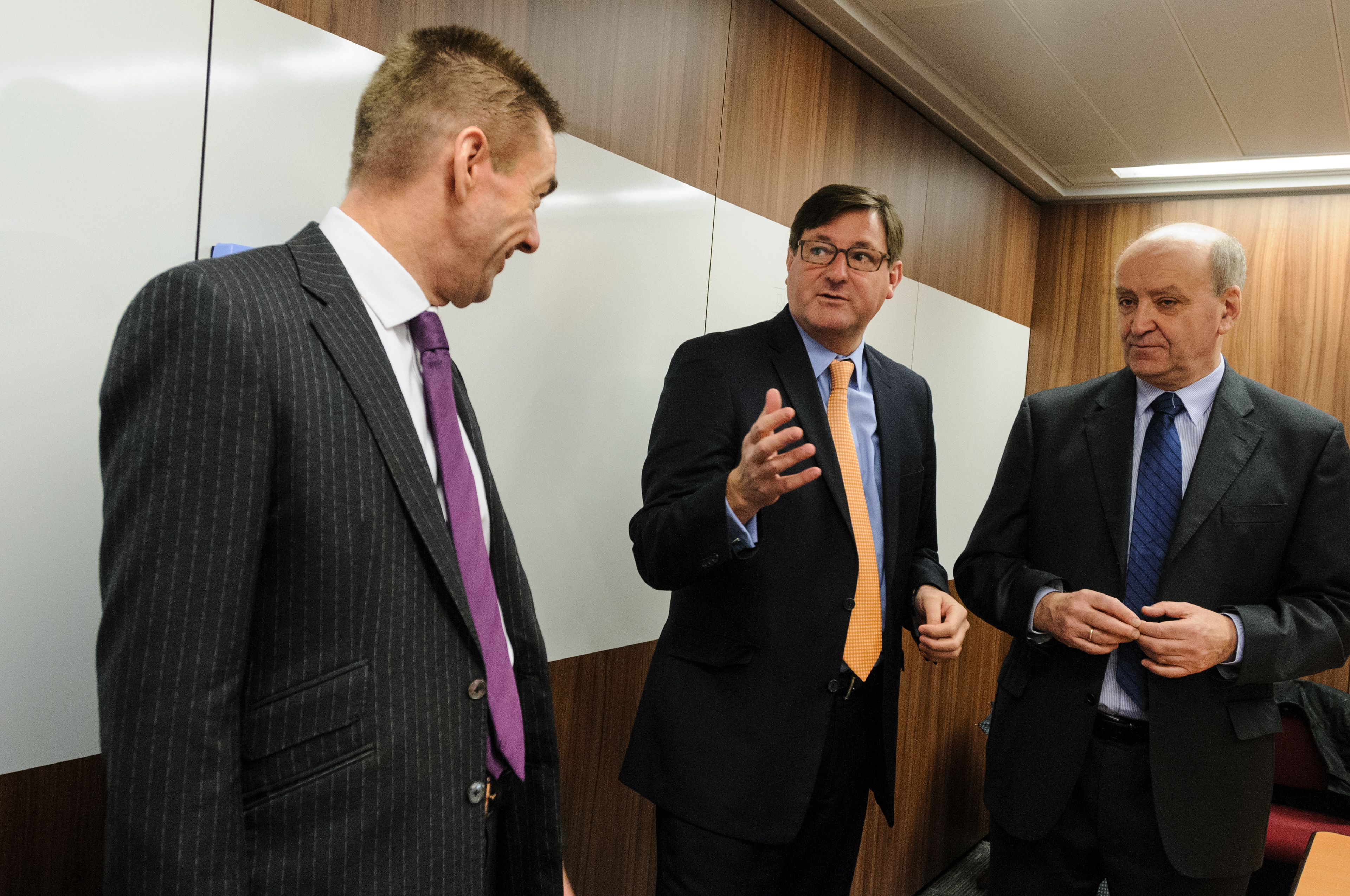Yves Maas, head of international operations at Crédit Suisse Zurich, travels to Paris for a meeting at the SWIFT offices.