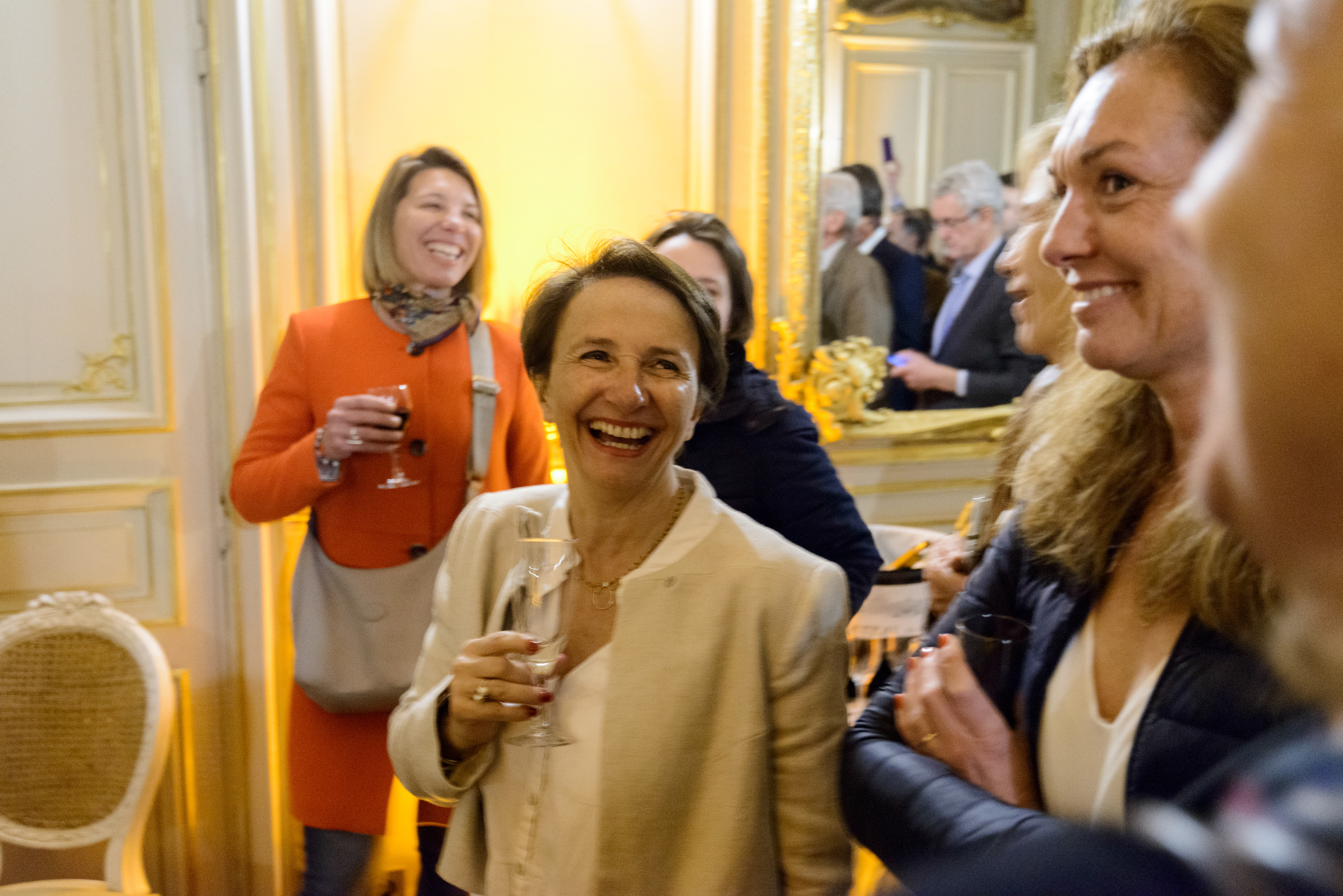 Pot de départ d'Isabelle et d'Inès, et leur 4X4, au Maroc pour Le Rallye des Gazelles (rallye féminin) à l'Hôtel Alfred Sommier. Paris, France.