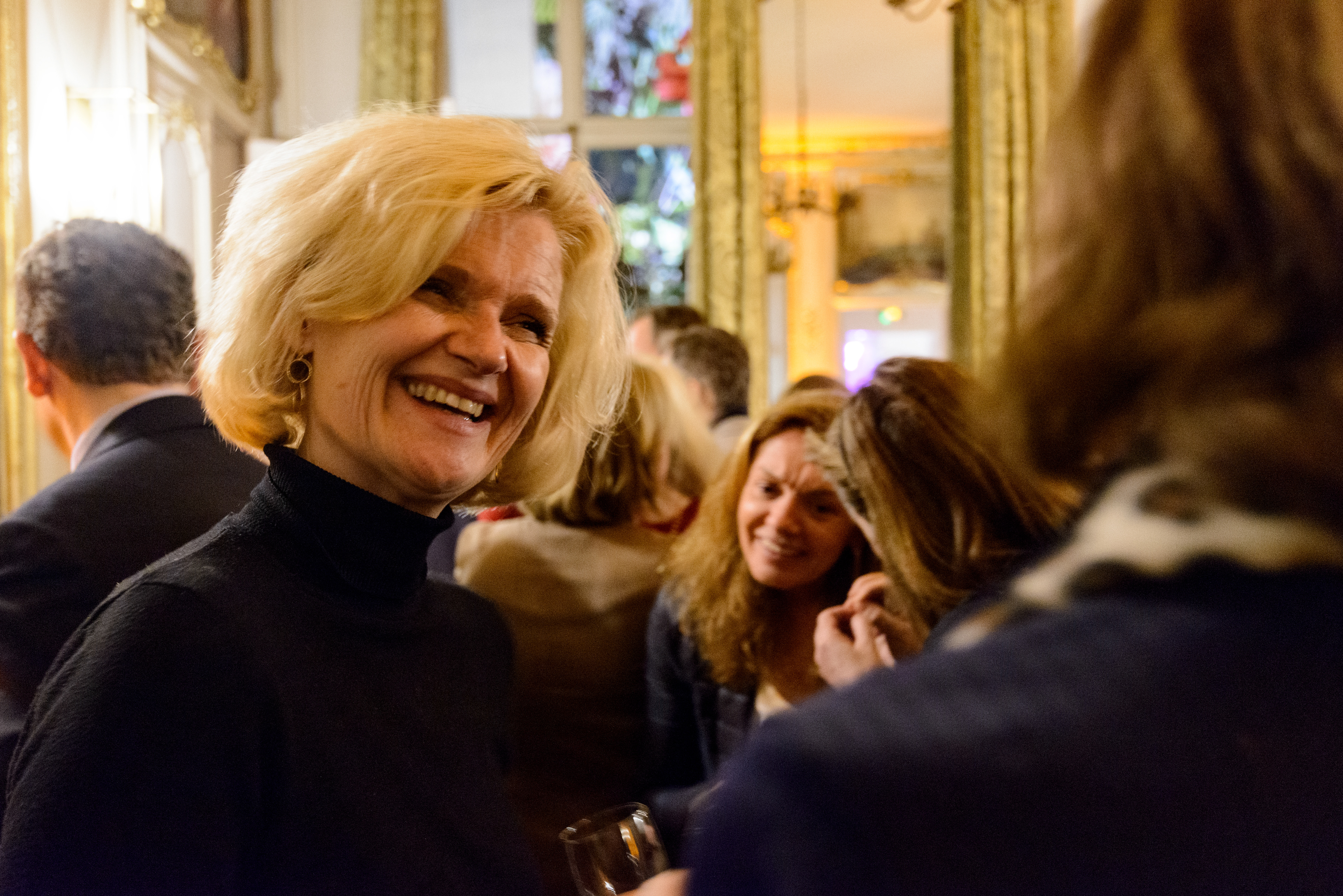 Pot de départ d'Isabelle et d'Inès, et leur 4X4, au Maroc pour Le Rallye des Gazelles (rallye féminin) à l'Hôtel Alfred Sommier. Paris, France.