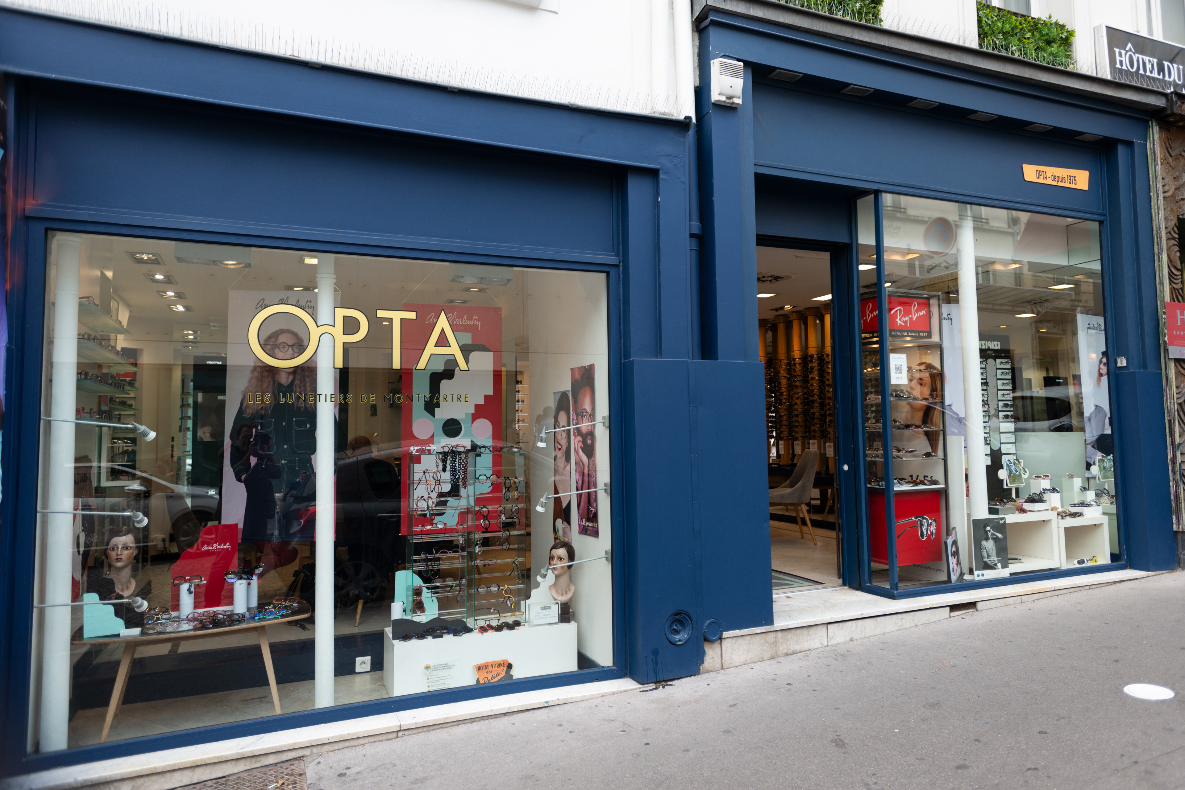 La première boutique Opta Créateurs au 1 rue Lepic à Montmartre. Paris, France.