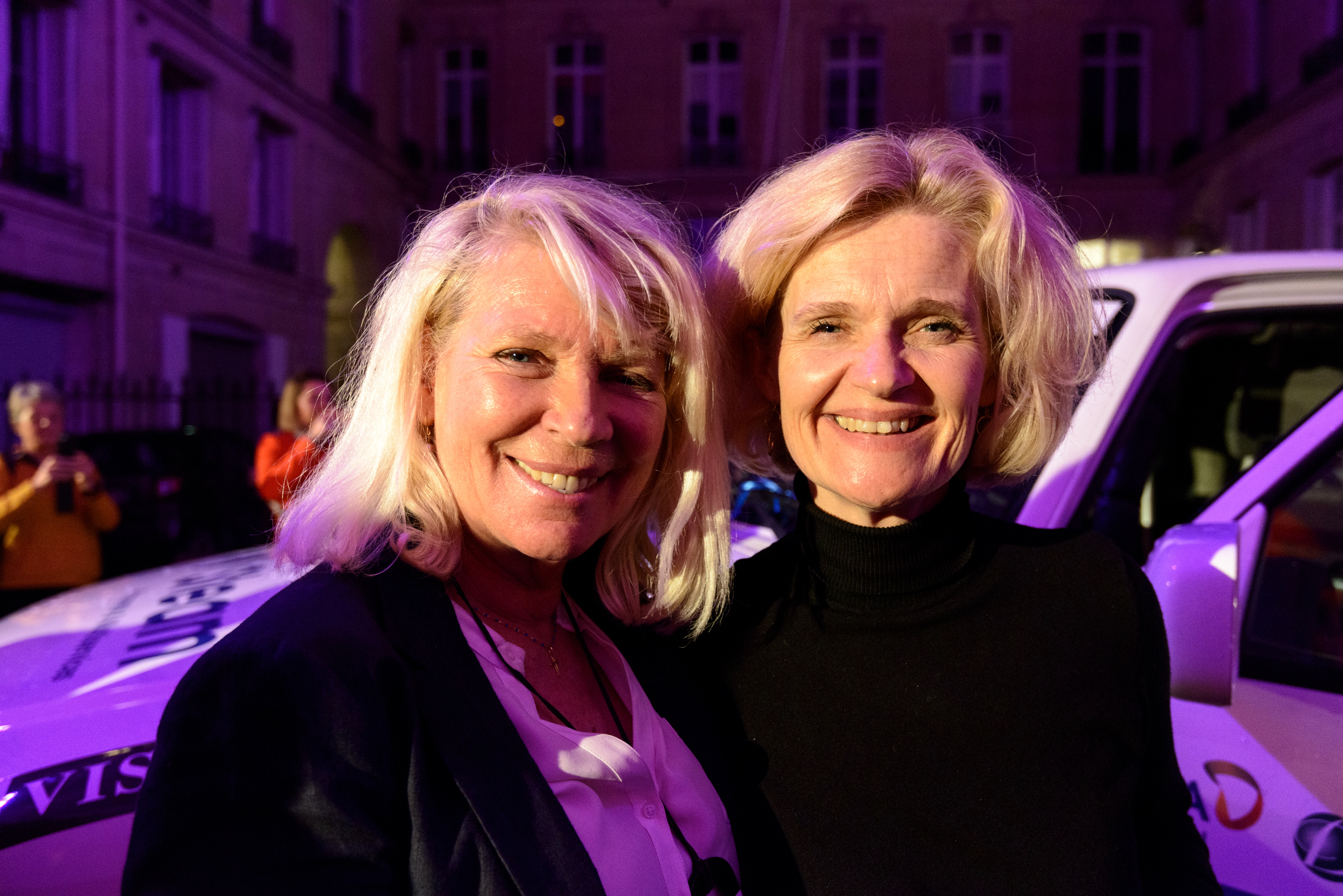 Pot de départ d'Isabelle et d'Inès, et leur 4X4, au Maroc pour Le Rallye des Gazelles (rallye féminin) à l'Hôtel Alfred Sommier. Paris, France.