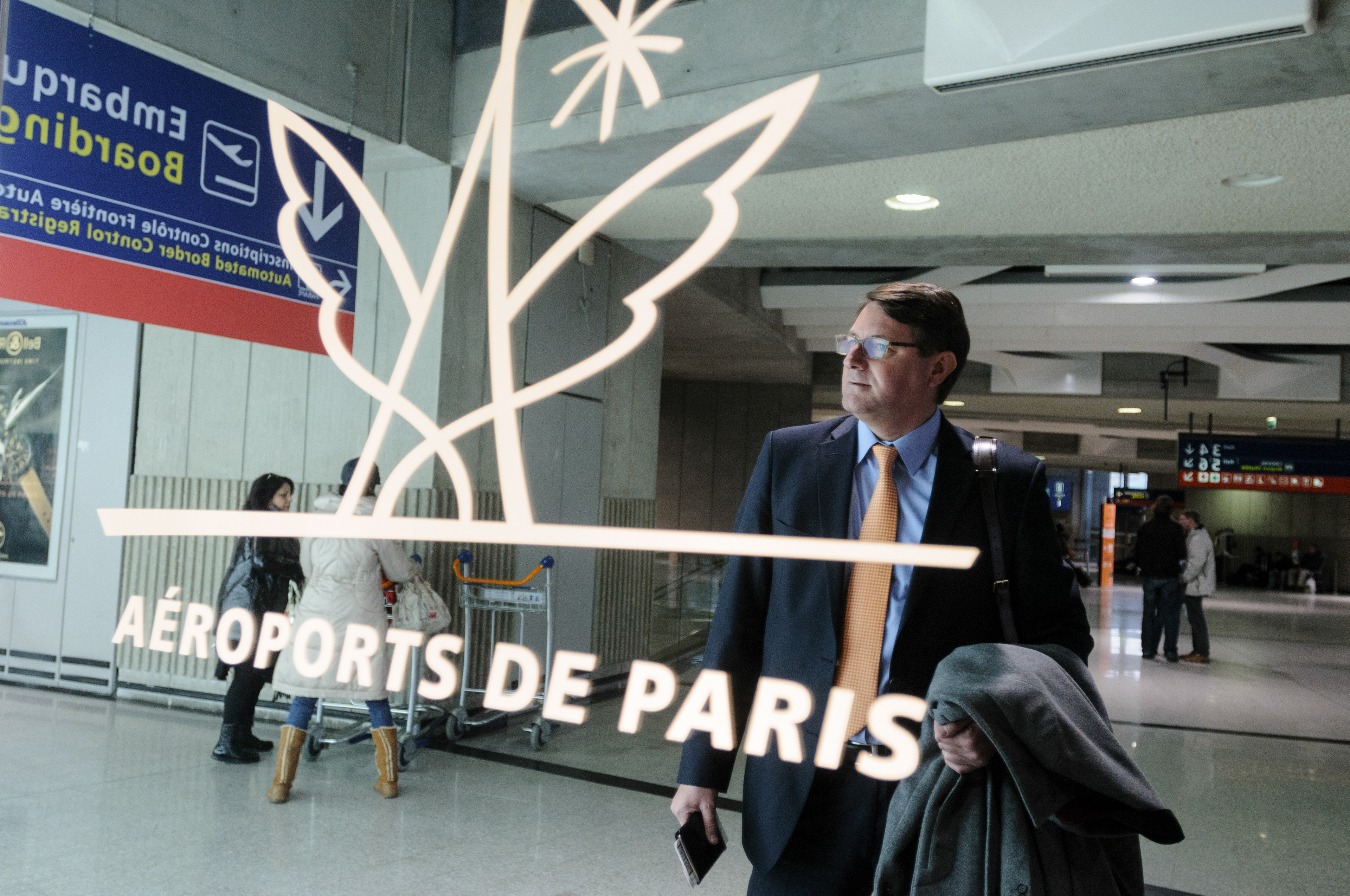 Yves Maas, head of international operations at Crédit Suisse Zurich, travels to Paris for a meeting at the SWIFT offices.