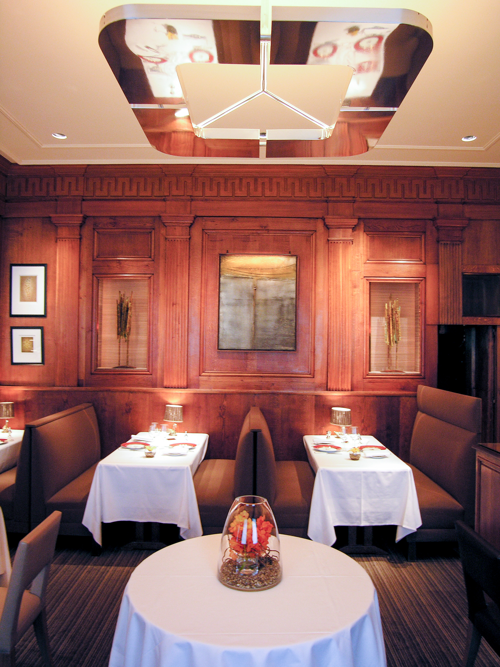 Le Taillevent restaurant at 15 rue Lamennais, Paris 8ème has been awarded two stars in the prestigious Michelin guide.
