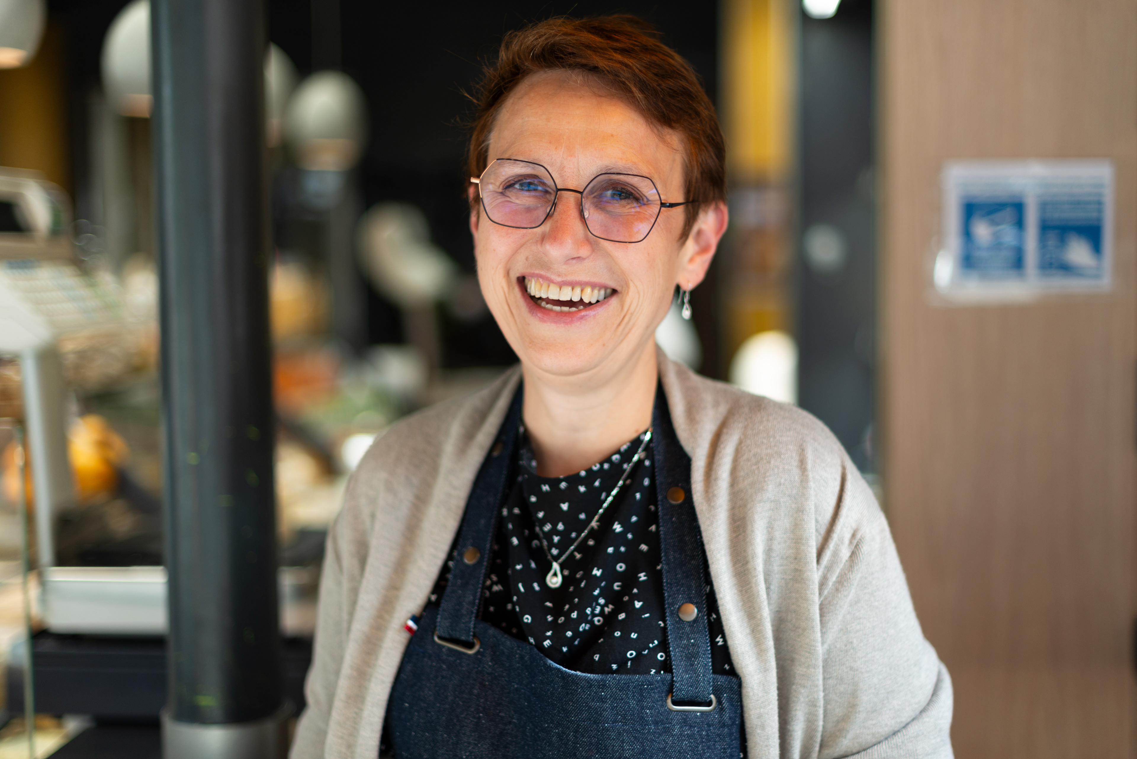Sophie Cormerais, propriétaire de la fromagerie montmarteoise La Butte Fromagère. Paris, France.