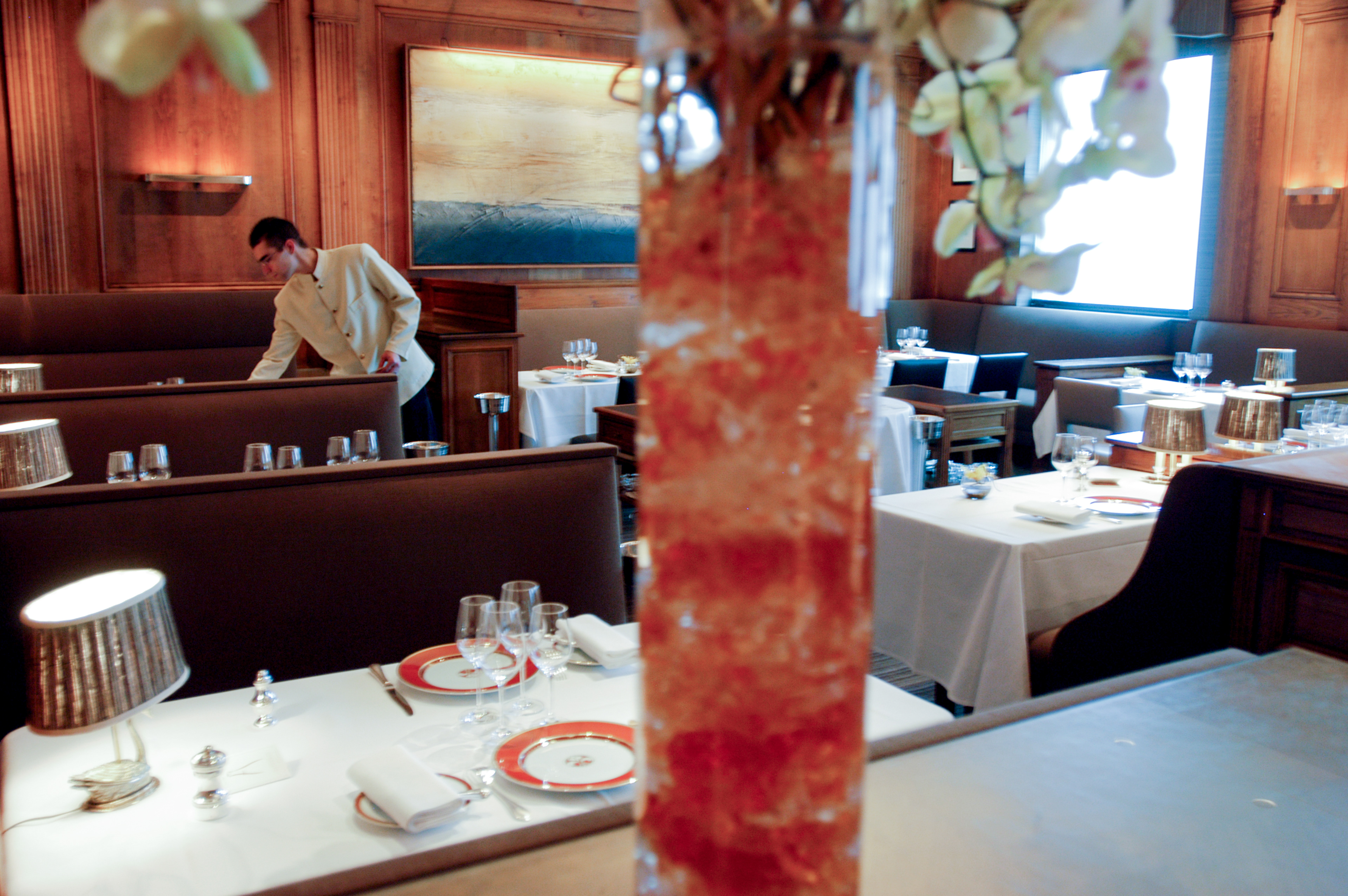 Le Taillevent restaurant at 15 rue Lamennais, Paris 8ème has been awarded two stars in the prestigious Michelin guide.