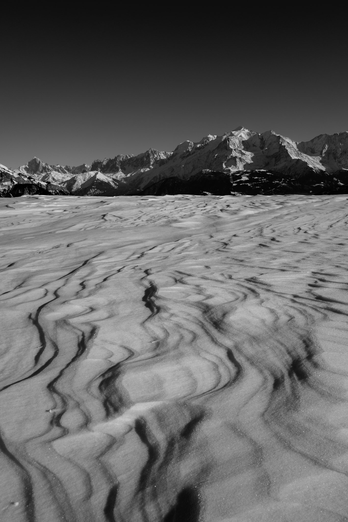 Traits d'ombres face au Mont Blanc