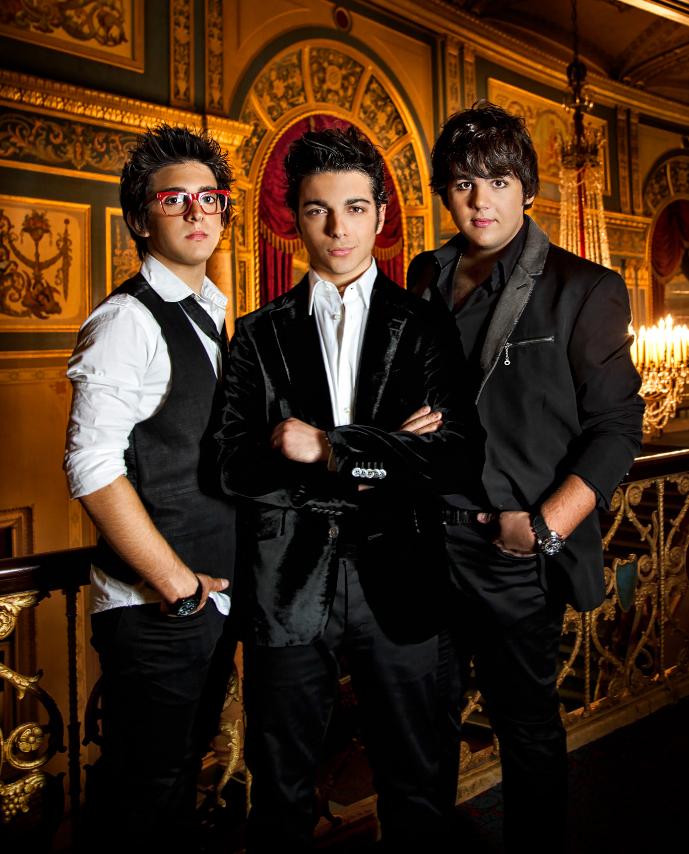 Il volo группа биография. Группа il Volo. Трио il Volo. Трио теноров il Volo. Итальянское трио il Volo состав группы.